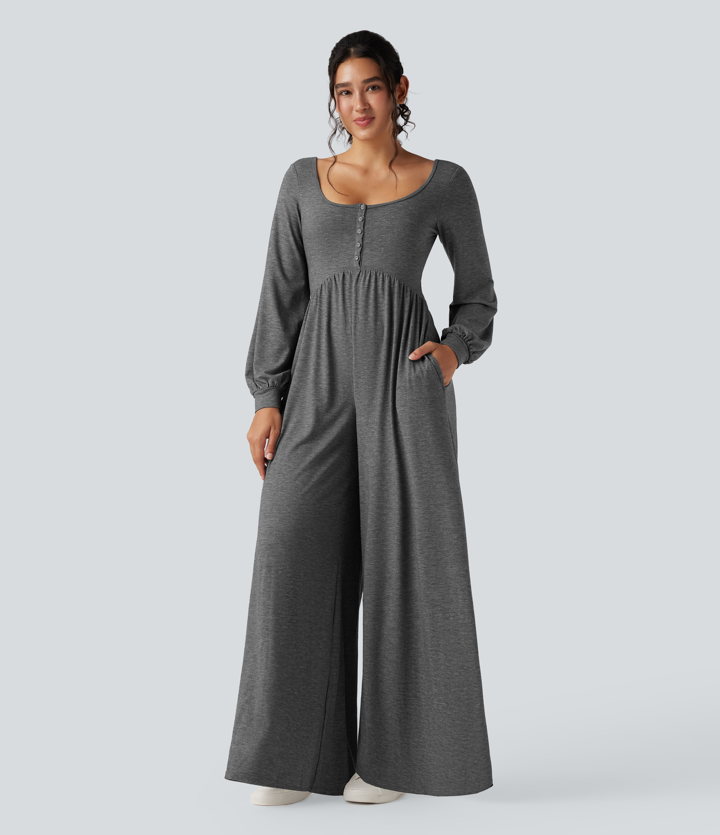 Darl Gray Floral Yarn Lässiger, rückenfreier Jumpsuit mit Rundhalsausschnitt, Seitentaschen, langen Ärmeln und weitem Bein - Easy Peezy / 2