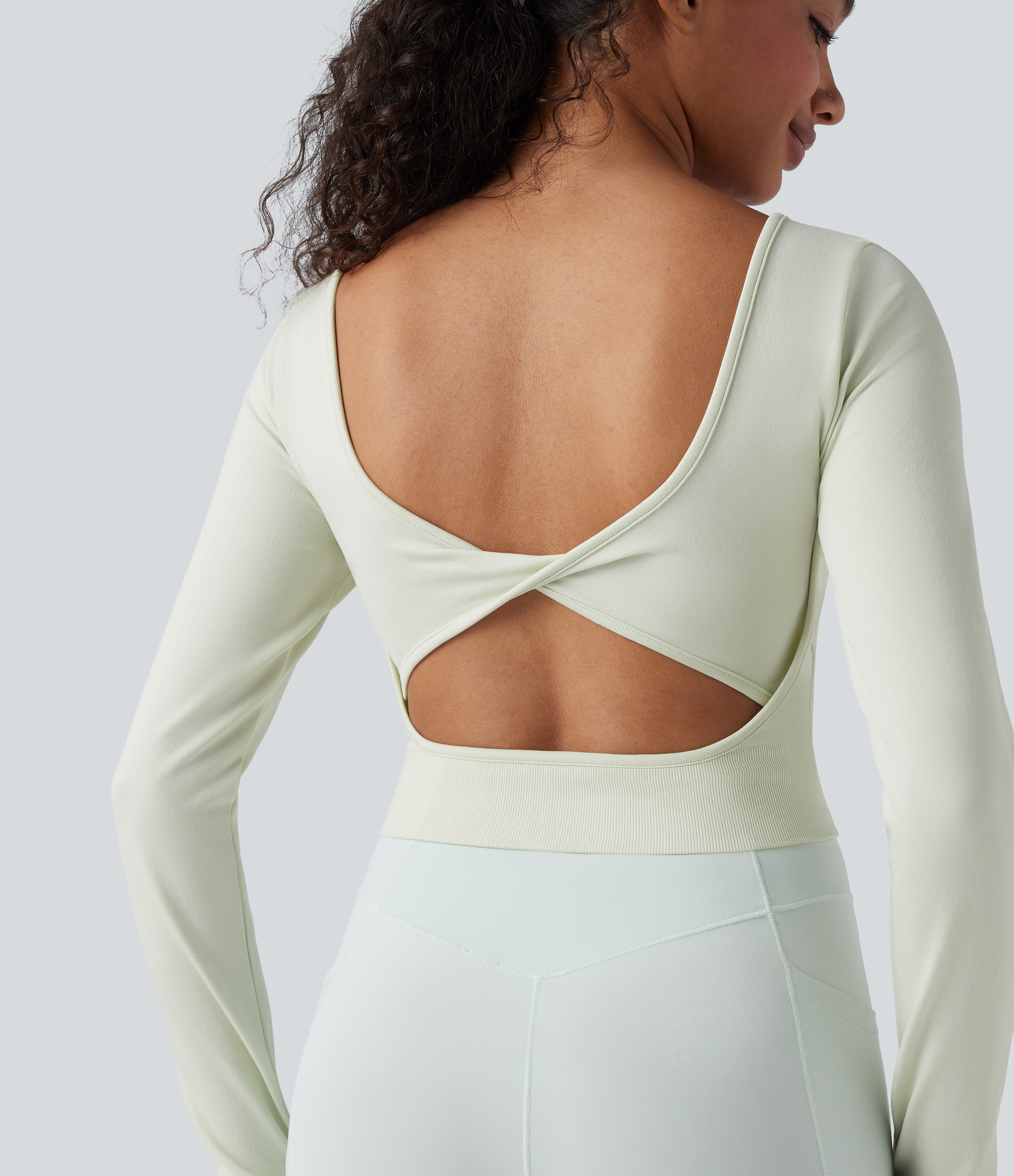 Seamless Flow Twisted Backless Scoop Neck Long Sleeve Thumb Holes Cropped Yoga Sports Top