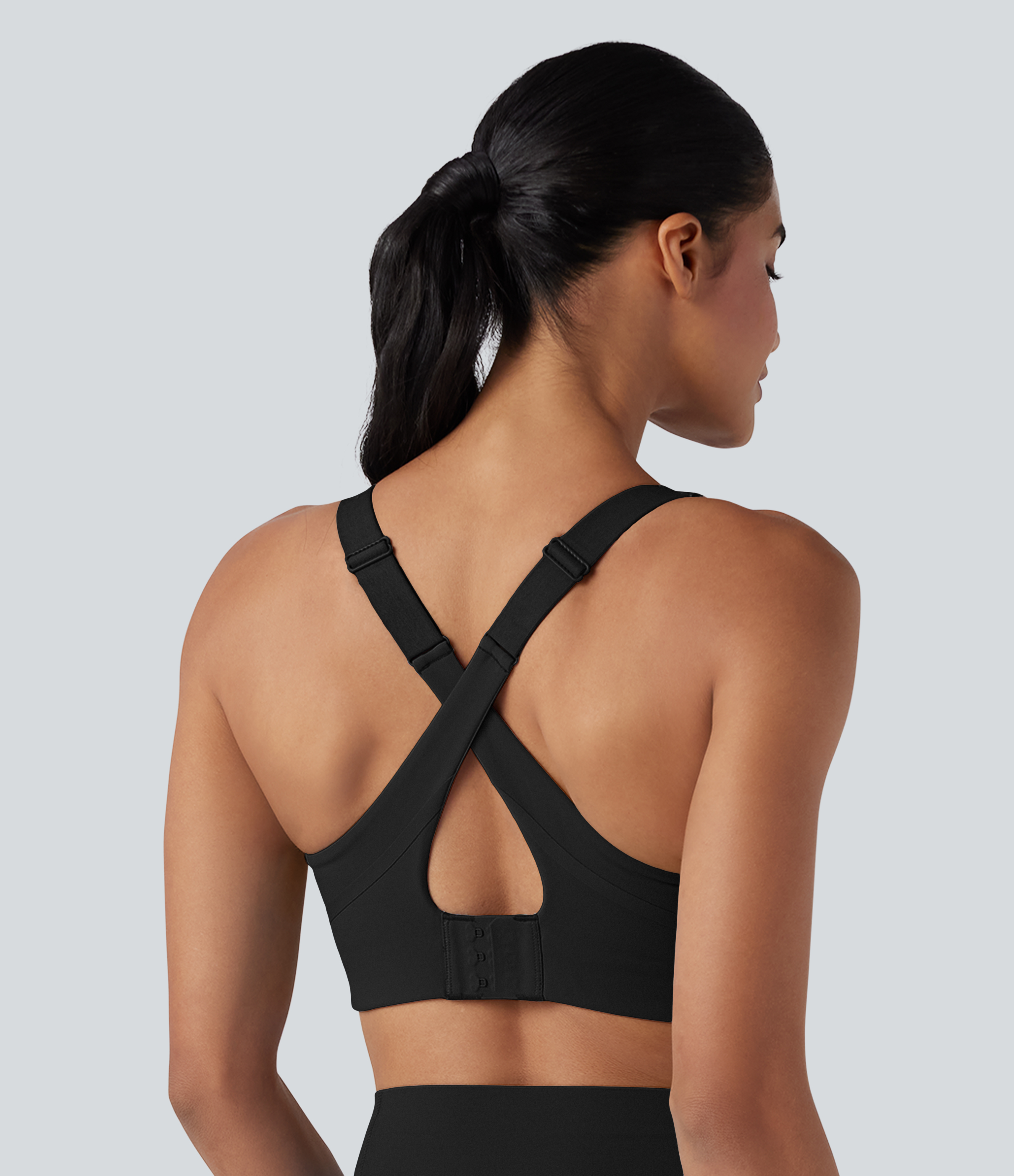 Noir Halara UltraSculpt™ brassière de sport d'entraînement à maintien moyen, bonnets moulés, bretelles croisées et boucle réglable / 2