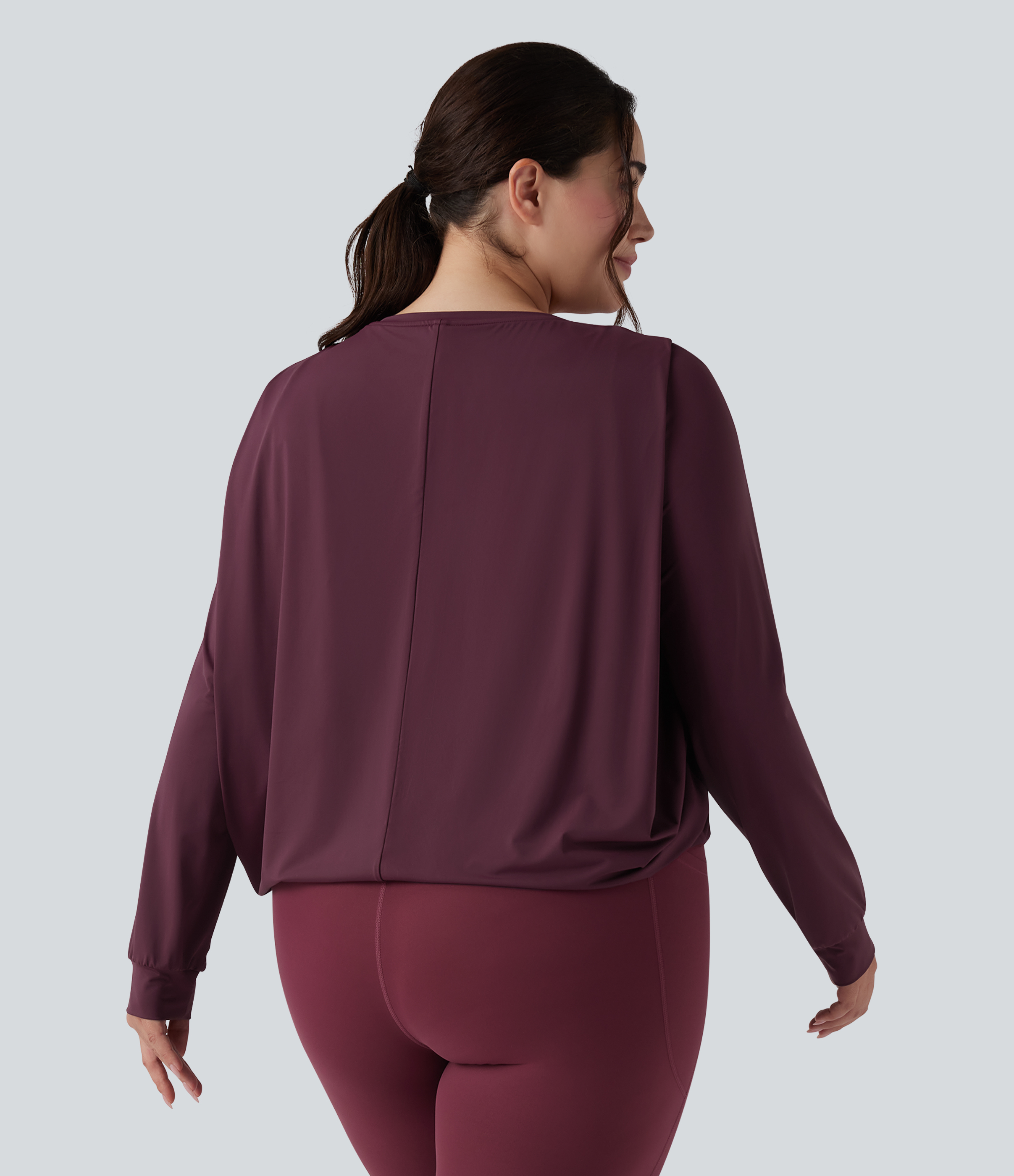 Fig Gerafftes Yoga-Sport-Top mit Rundhalsausschnitt und langen Ärmeln - Plus-Size, UPF50+ / 2