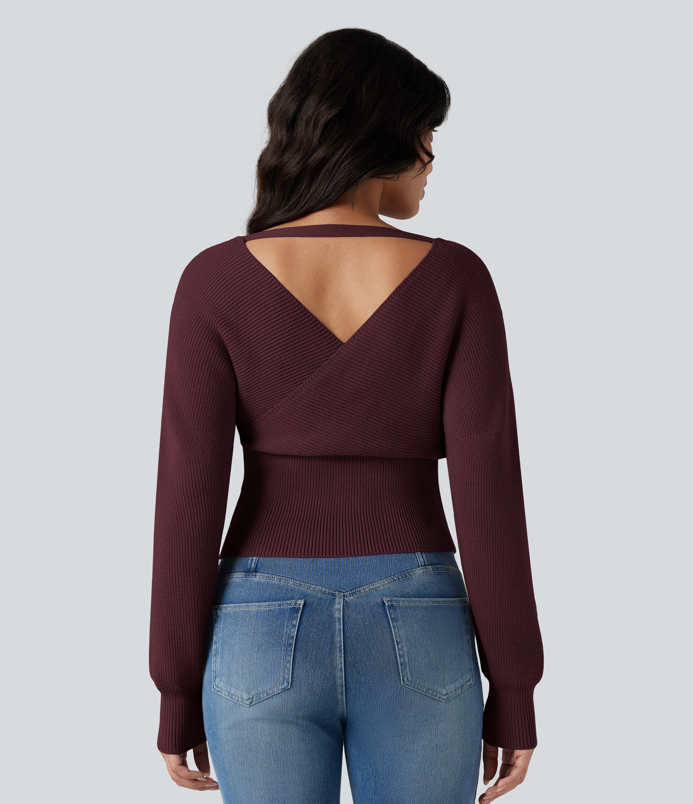 Lässiger Pullover mit V-Ausschnitt, langen Fledermausärmeln und Cut-out