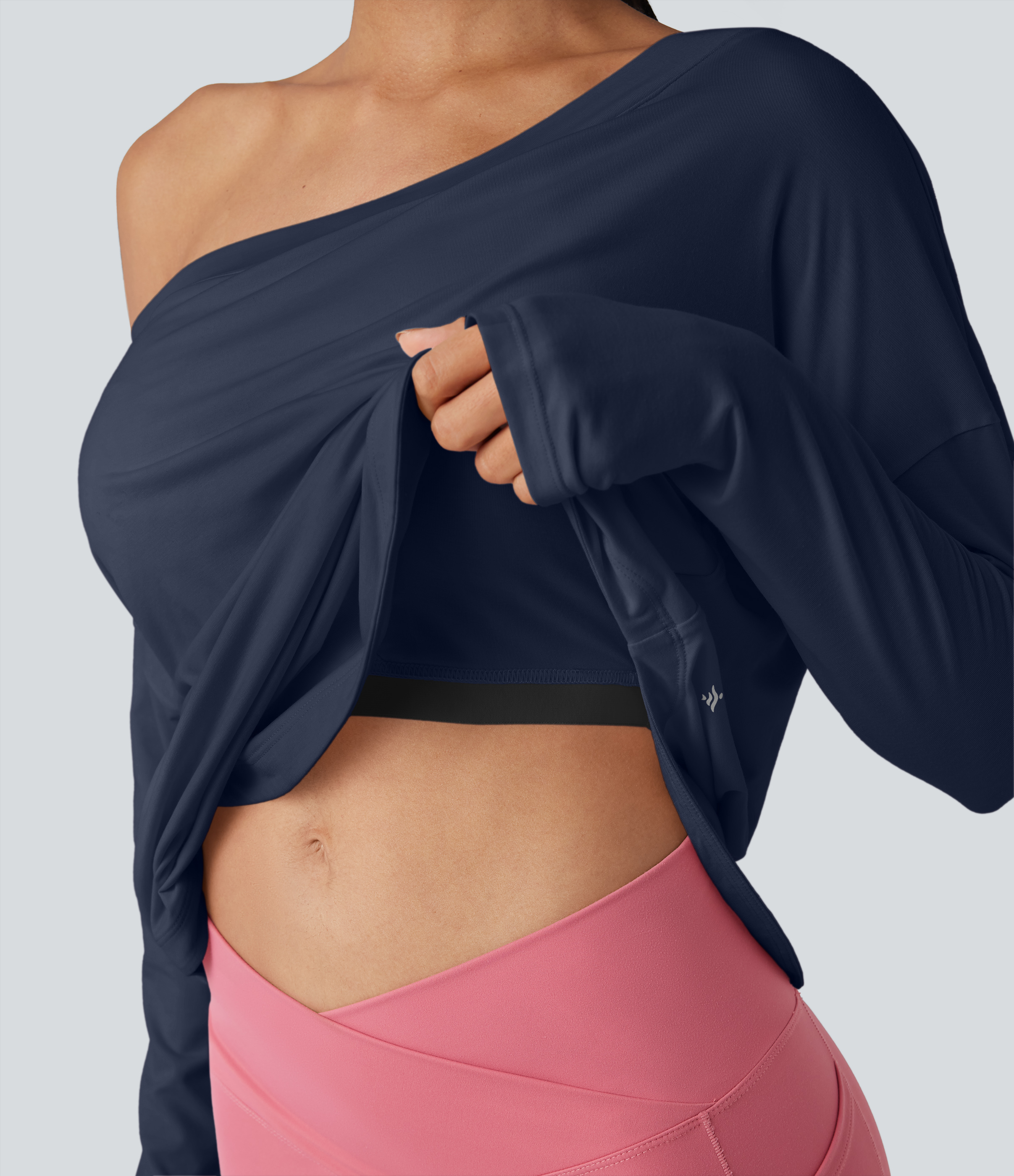 Einschulter-Langarm-Top mit Daumenloch, geschwungener Saum (High-Low), schnell trocknend – Yoga-/Sporttop mit integriertem BH