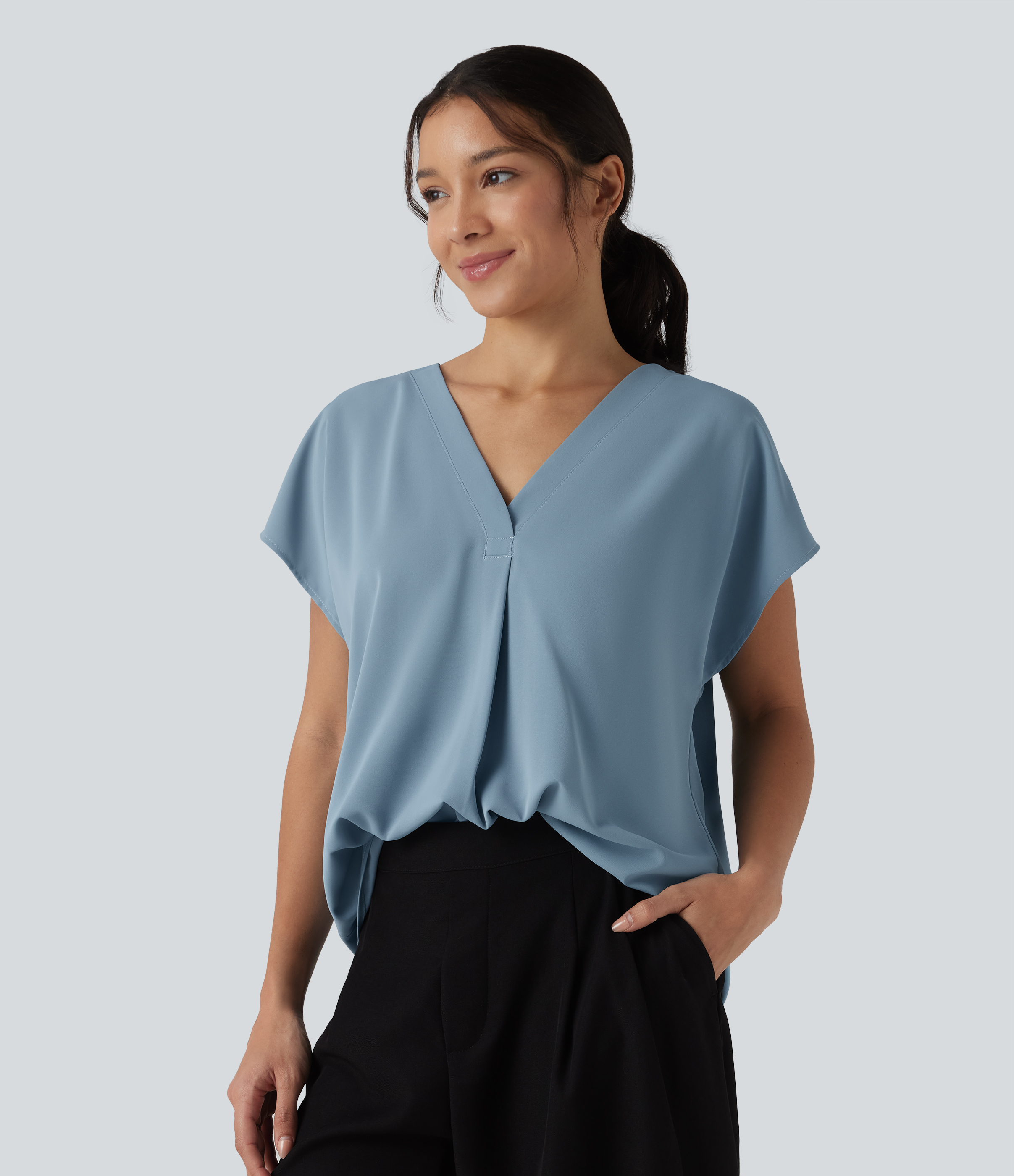 Blouse de travail oversize à col en V et manches courtes - infroissable