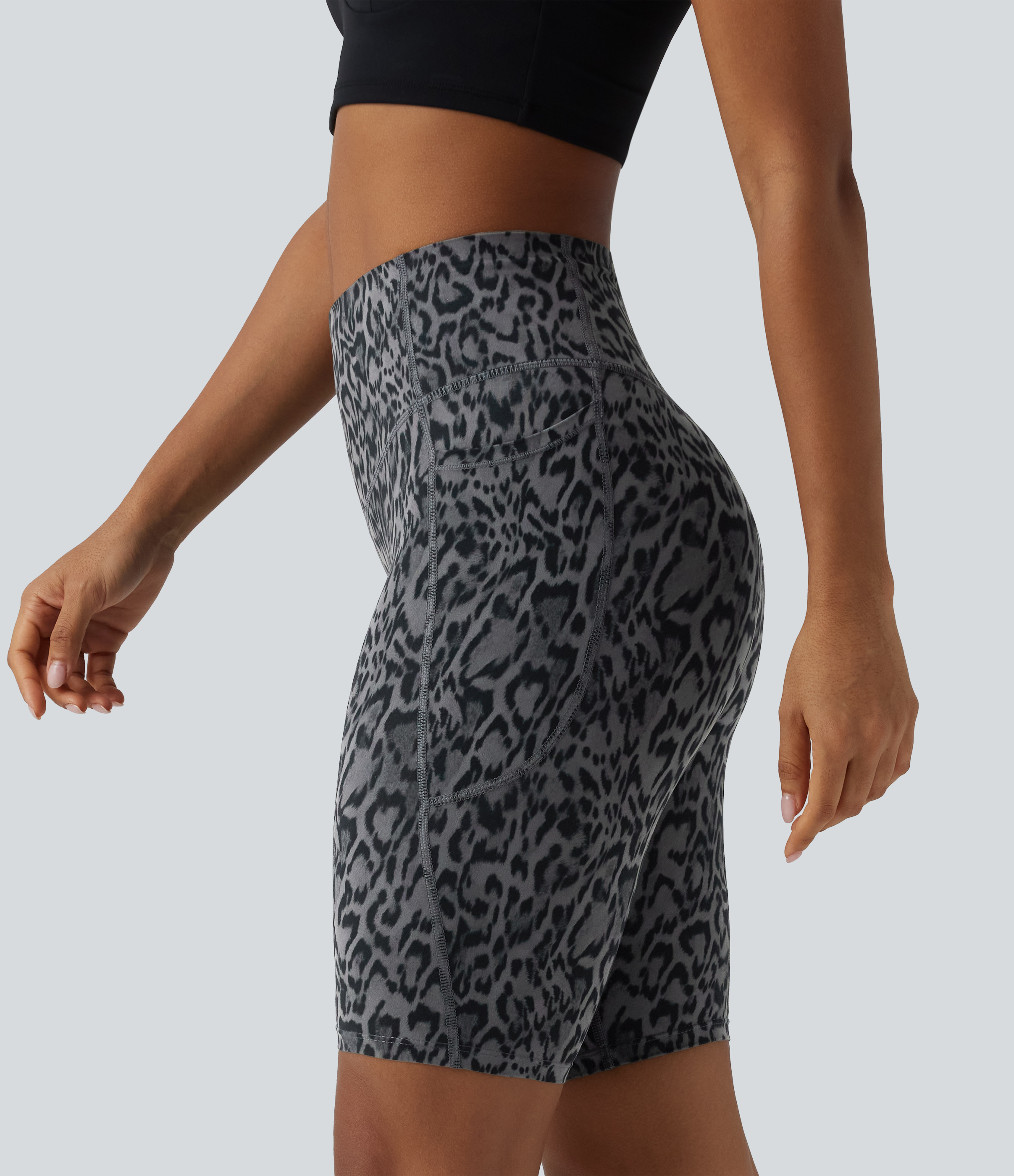 Halara UltraSculpt™ shorts biker con estampado de leopardo, talle alto, control abdominal, 9'' con bolsillos