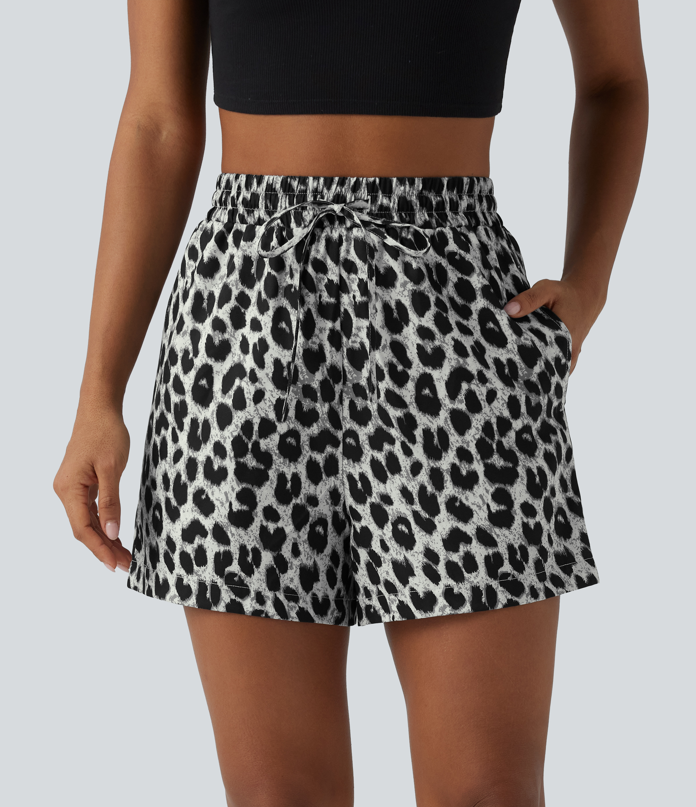 Lässige Shorts mit hohem Bund, Seitentaschen, Kordelzug und Leopardenmuster