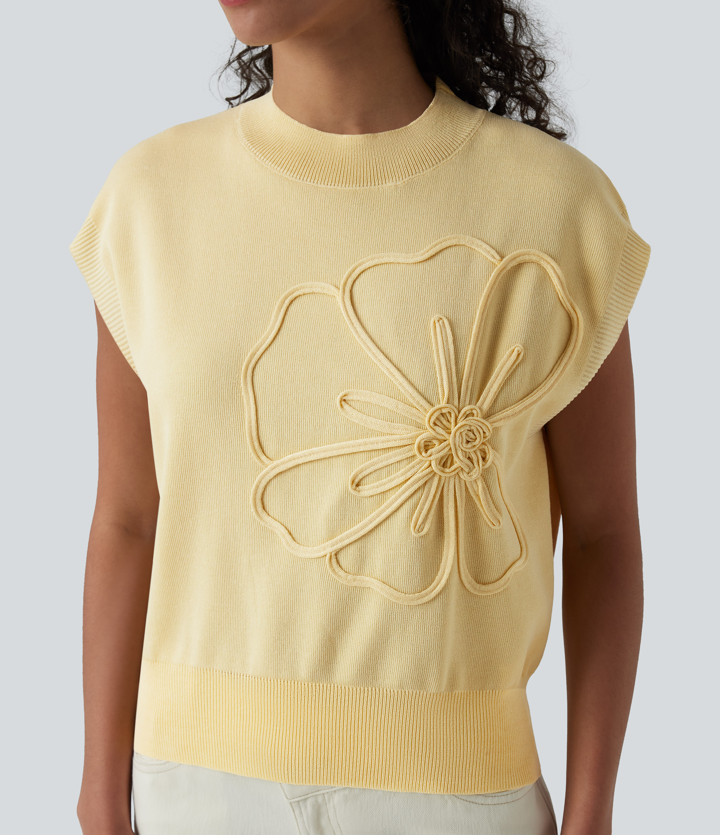 Round Neck Sleeveless Casual Sweater