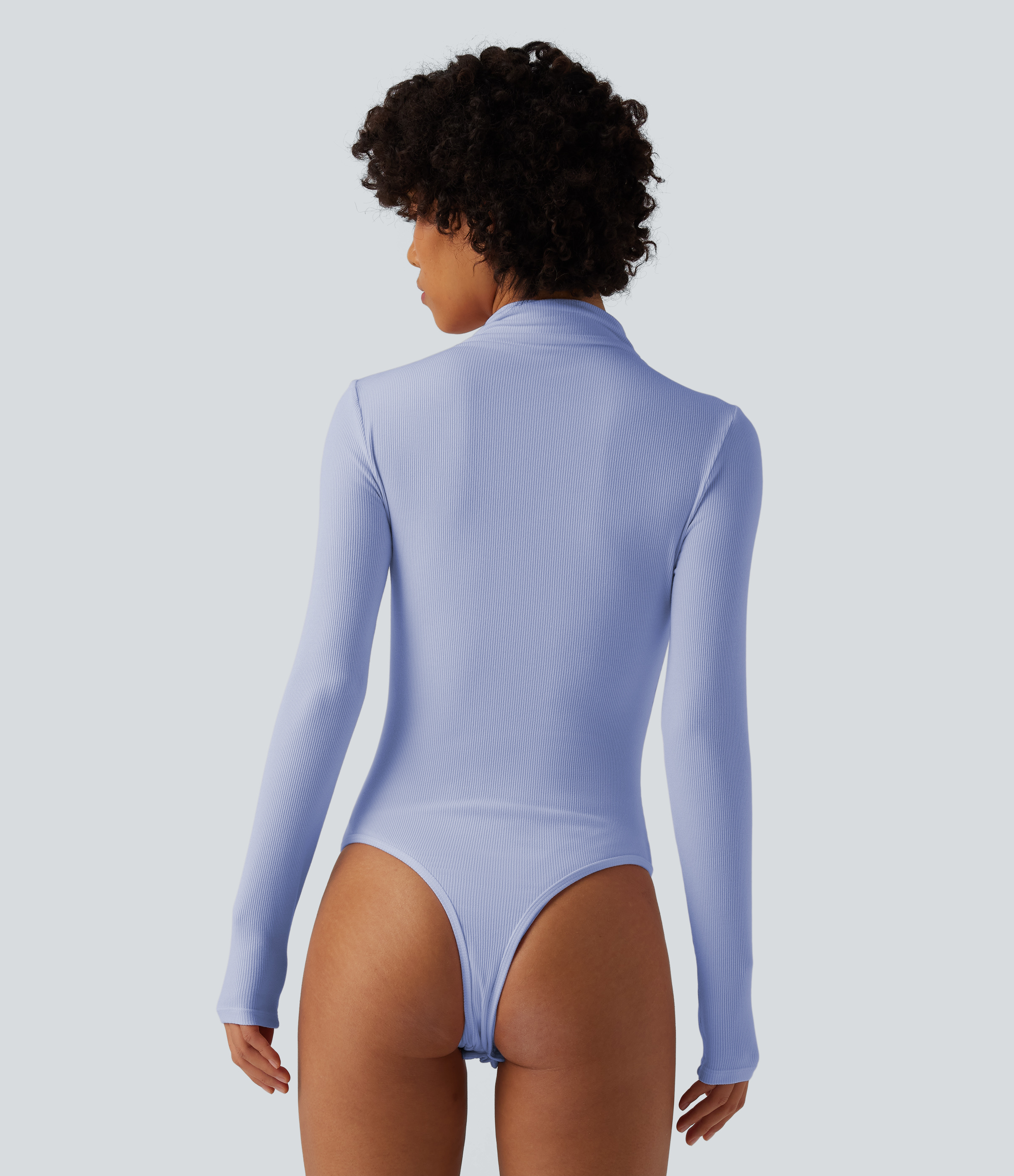 Azure Haze Figurbetontes Arbeits-Bodysuit aus Rippstrick mit Hochschlitz, langen Ärmeln und Ausschnit / 2