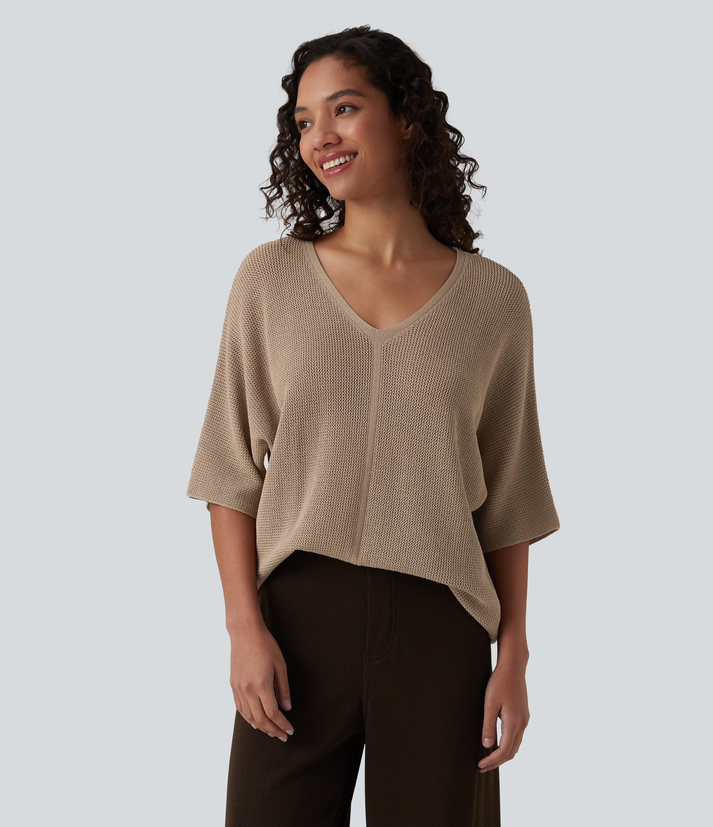 Lässiger Pullover mit V-Ausschnitt und halblangen Ärmeln