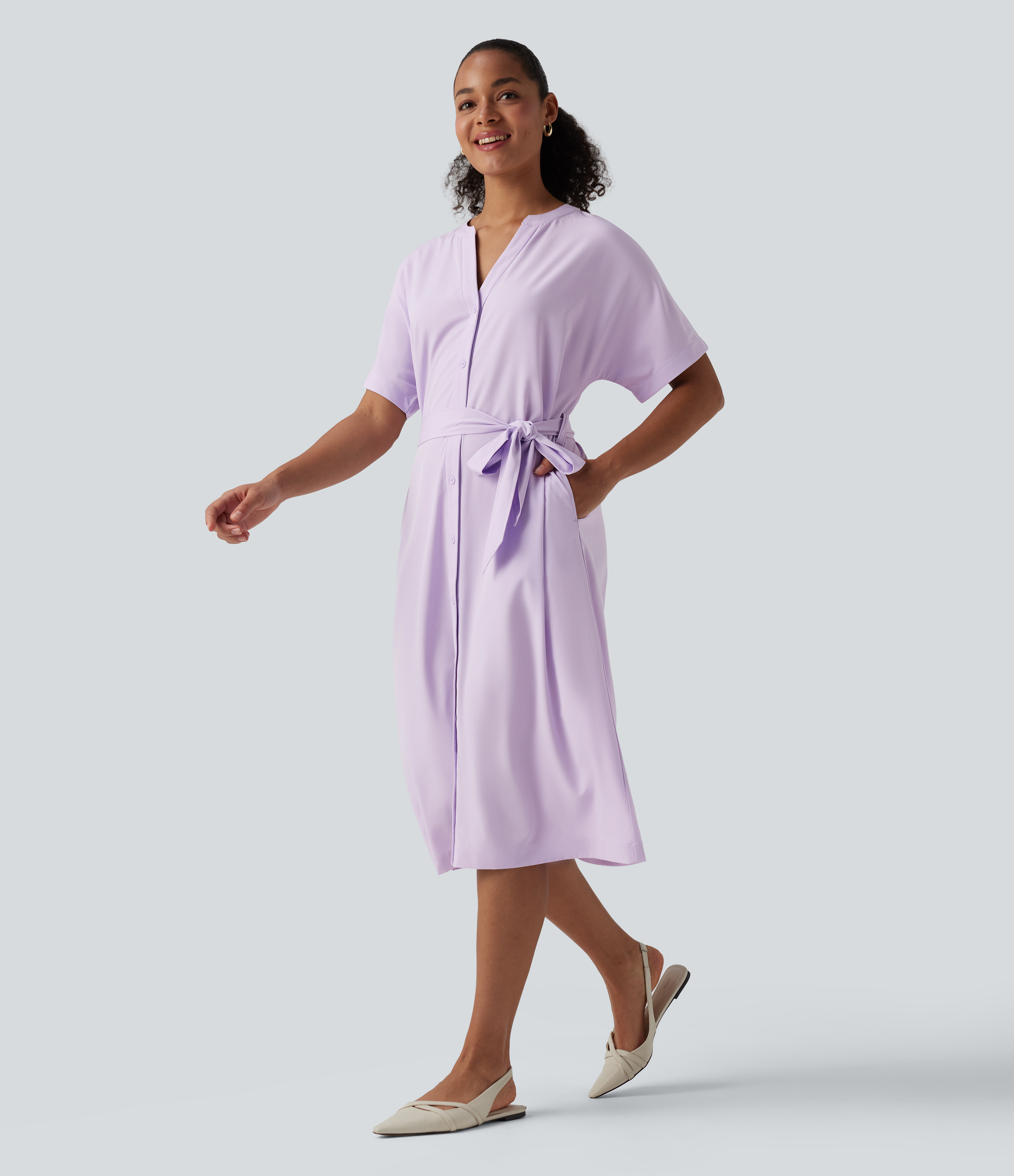 Breezeful™ - Arbeits-Minikleid mit V-Ausschnitt, Seitentaschen, halblangen Ärmeln und Gürtel - schnelltrocknend