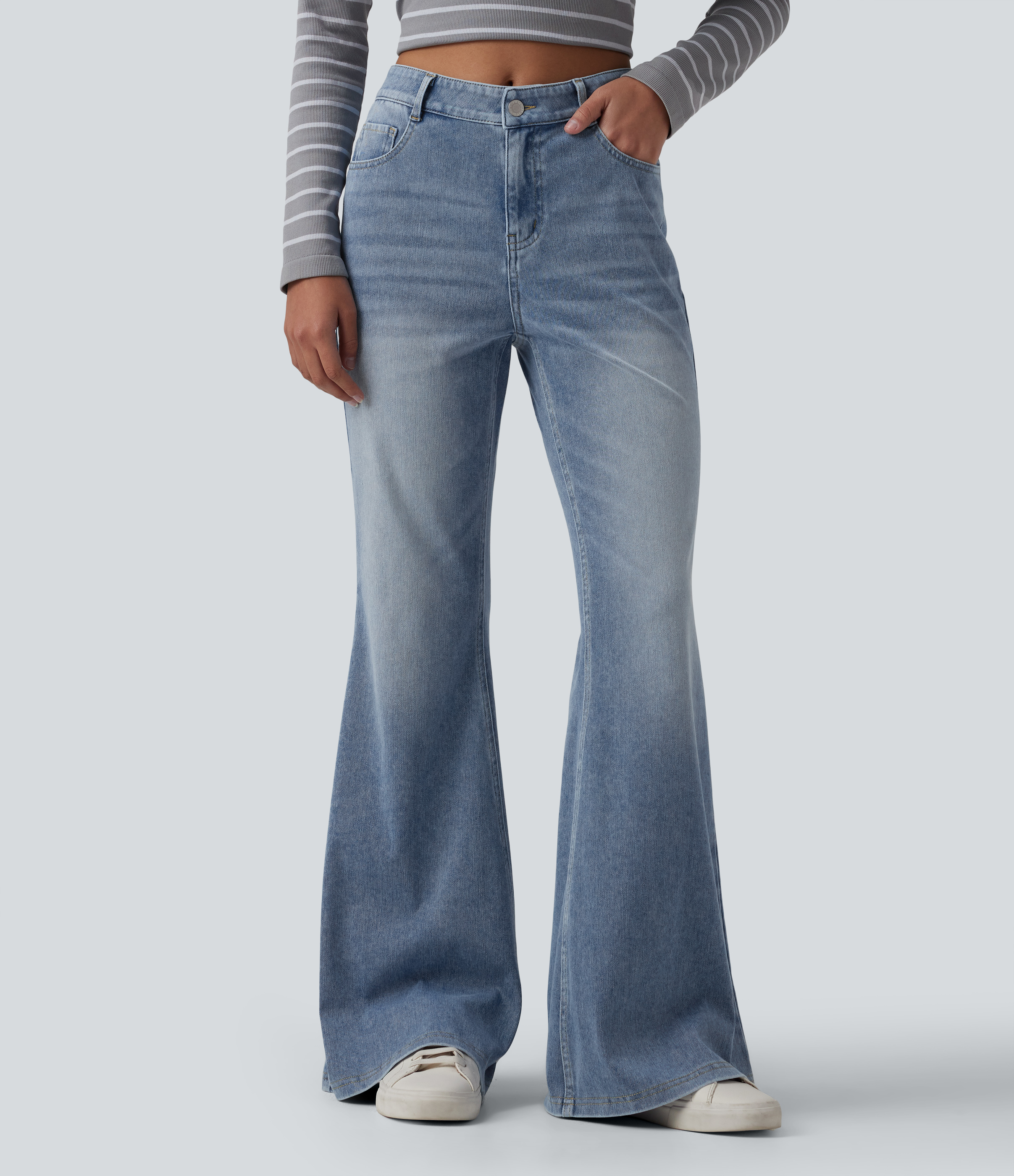 Halara Flex™ lässige Schlagjeans mit mittelhohem Bund und Taschen