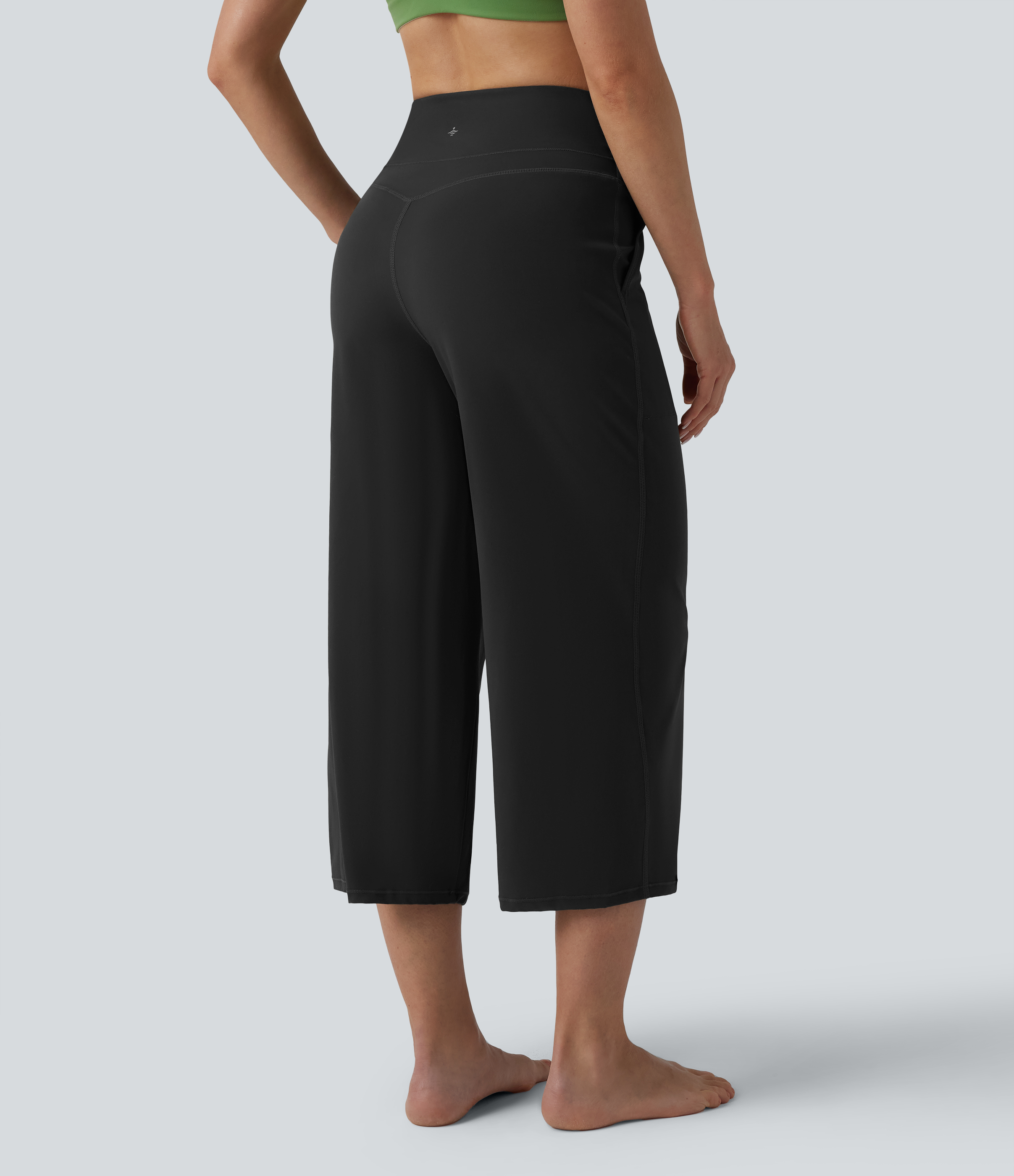 Noir Halara UltraSculpt™ pantalon de yoga taille haute, effet gainant pour le ventre, coupe droite et longueur raccourcie, avec poches / 2