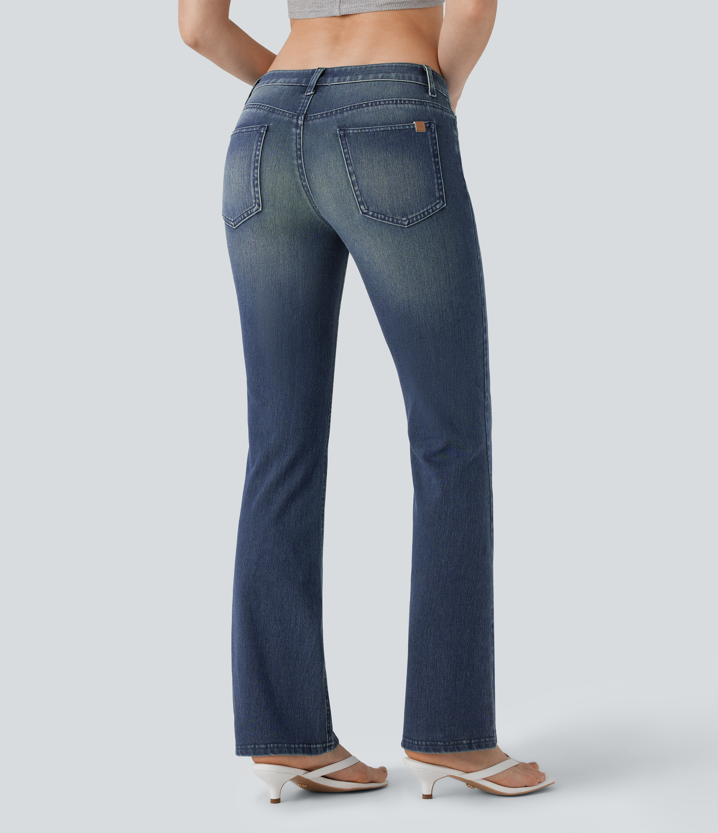 Azure Retro Denim Halara Flex™ Low-Rise-Jeans mit Taschen - gewaschenes Finish, lässiger Bootcut / 2