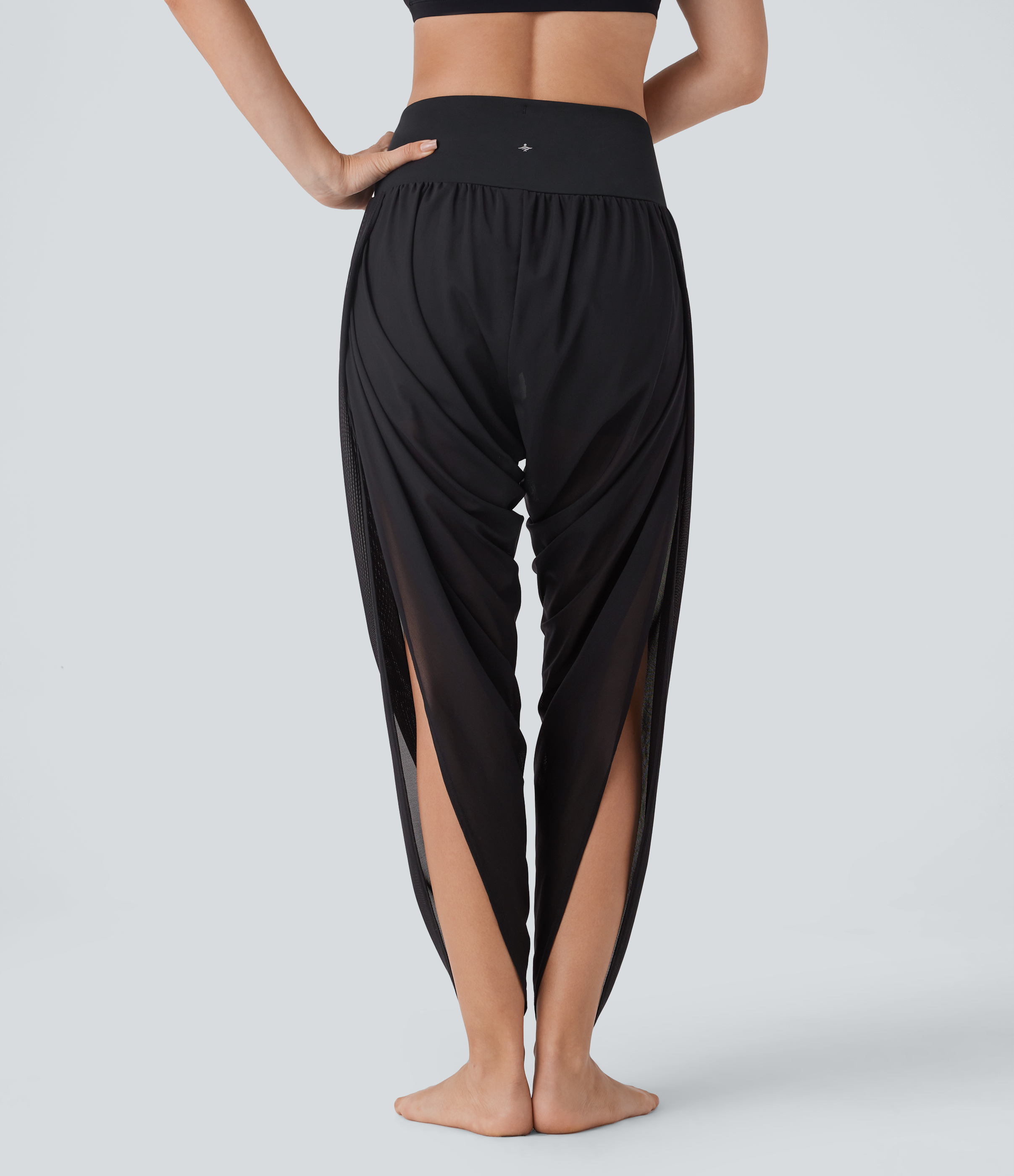 Halara High Waisted 2-in-1 Side Pocket Ruched Contrast Mesh Split Yoga Joggers  - Black - M(regular) 