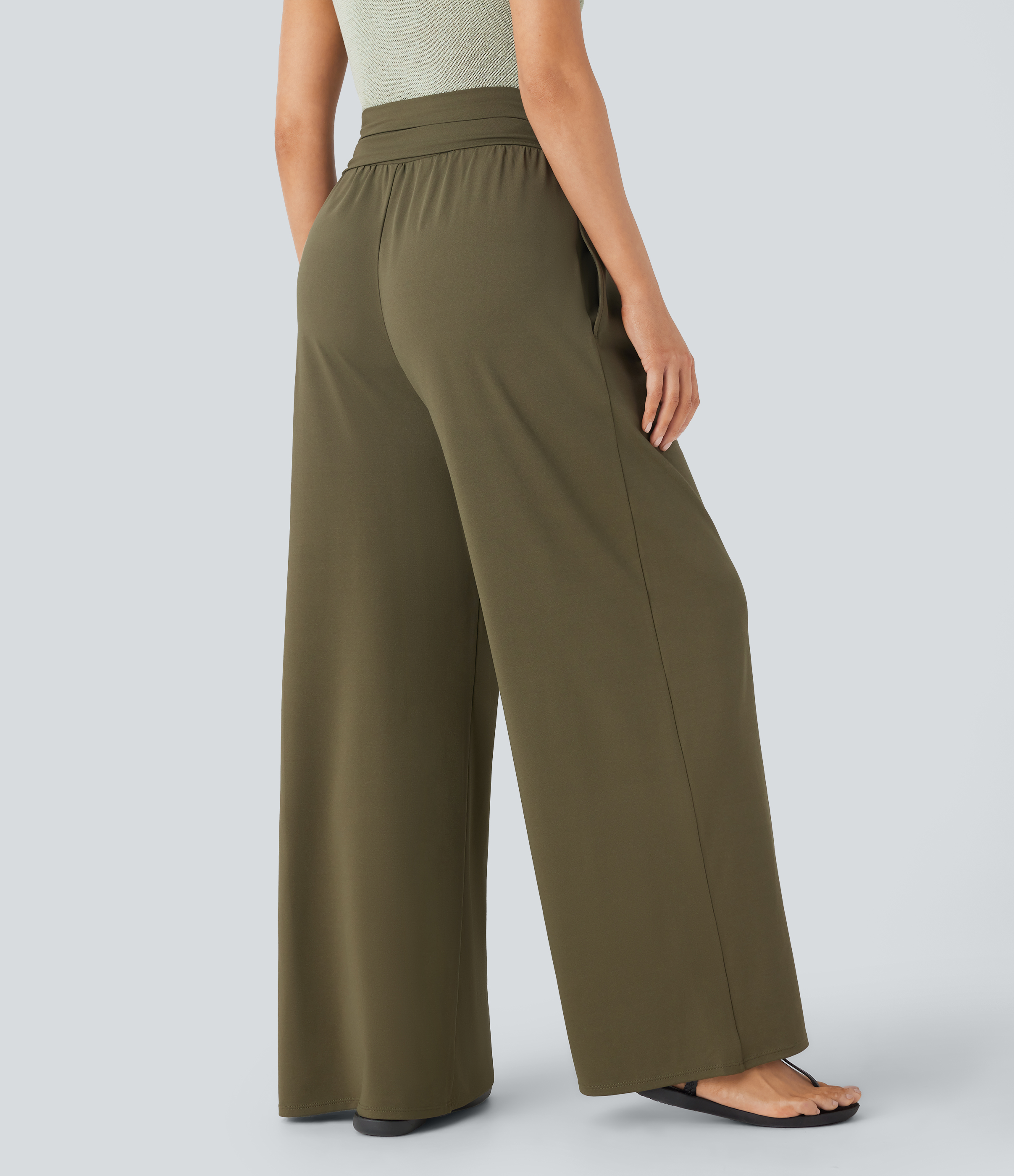 Halara Socinched Super High Waisted Tummy Control Side Pocket Wide Leg Resort Pants  - Capulet Olive - M(regular) sweatpants jogger pants 