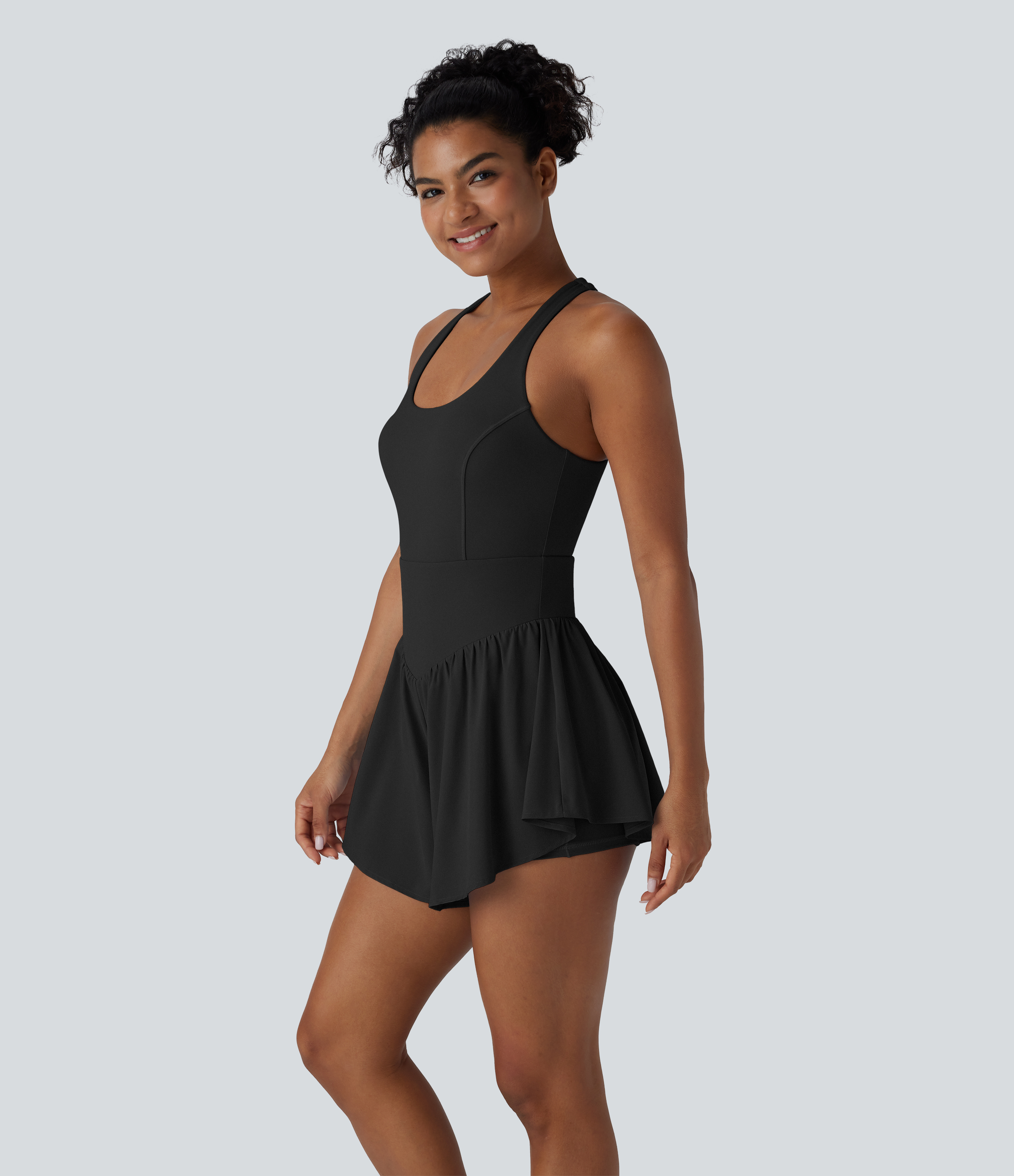 Halara – Breezeful™ SoCinched – Rückenfreier, fließender 2-in-1 Tennis-Jumpsuit mit Seitentasche und Bauchkontrolle – schnelltrocknend – Schwarz – S