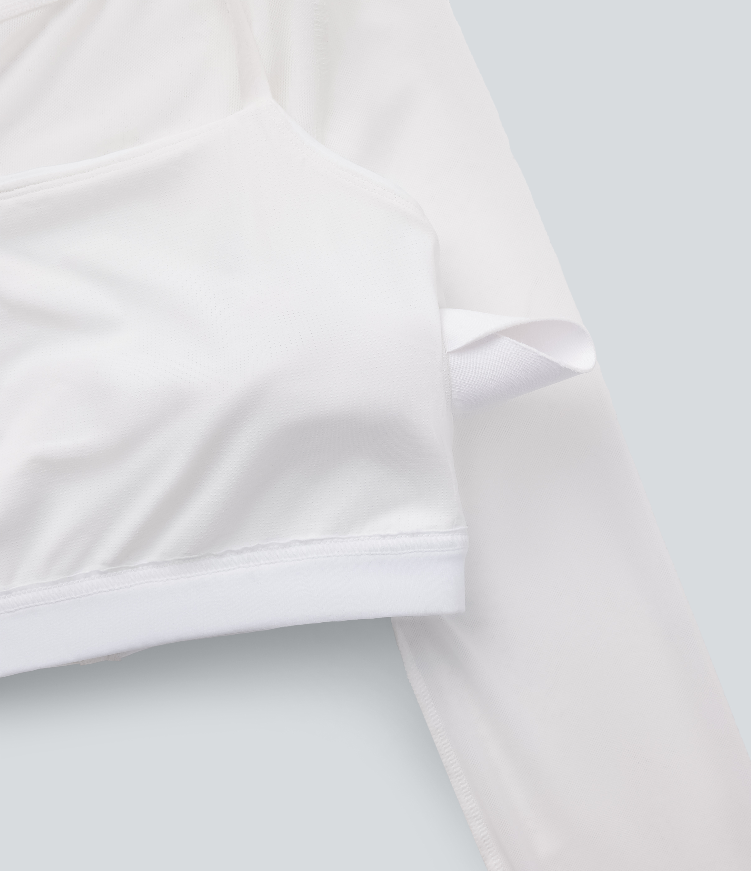 Halara Halter Backless Long Sleeve Thumb Hole Contrast Mesh 2-in-1 Cropped Yoga Sports Top  - White - L 