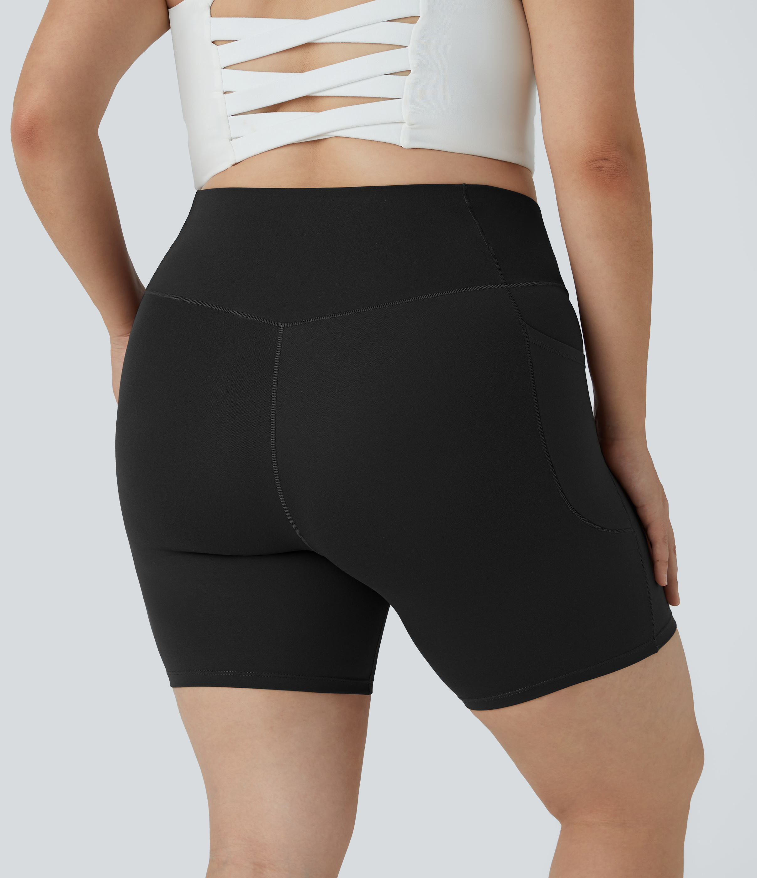 Noir SoftlyZero™ Radhose de yoga grande taille, taille haute avec empiècement croisé et poche, 7" - UPF50+ / 2