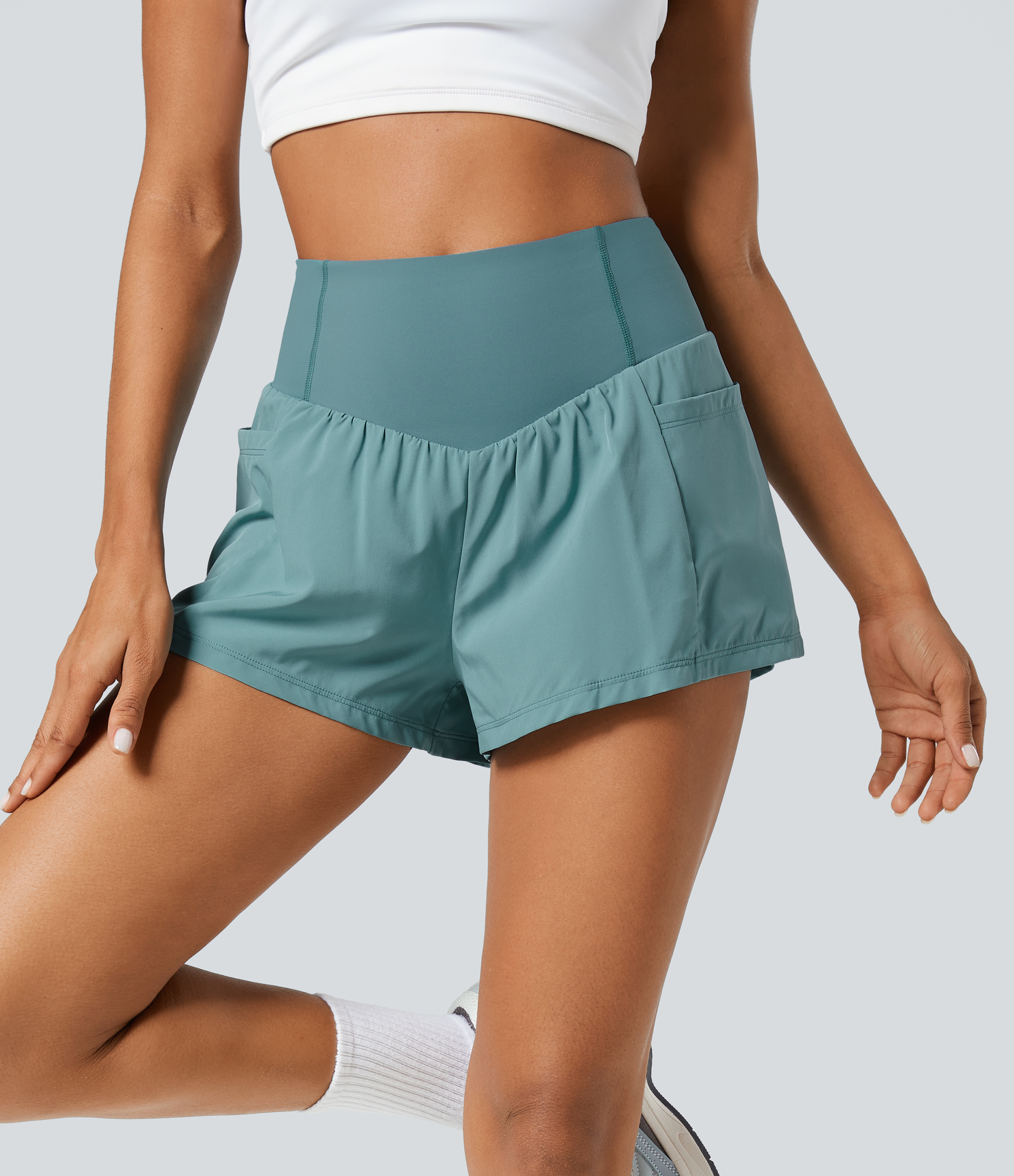 Mineral Blue SoCinched Hohe Taille Bauchkontrolle Taschen 2-in-1 Yoga-Shorts / 1