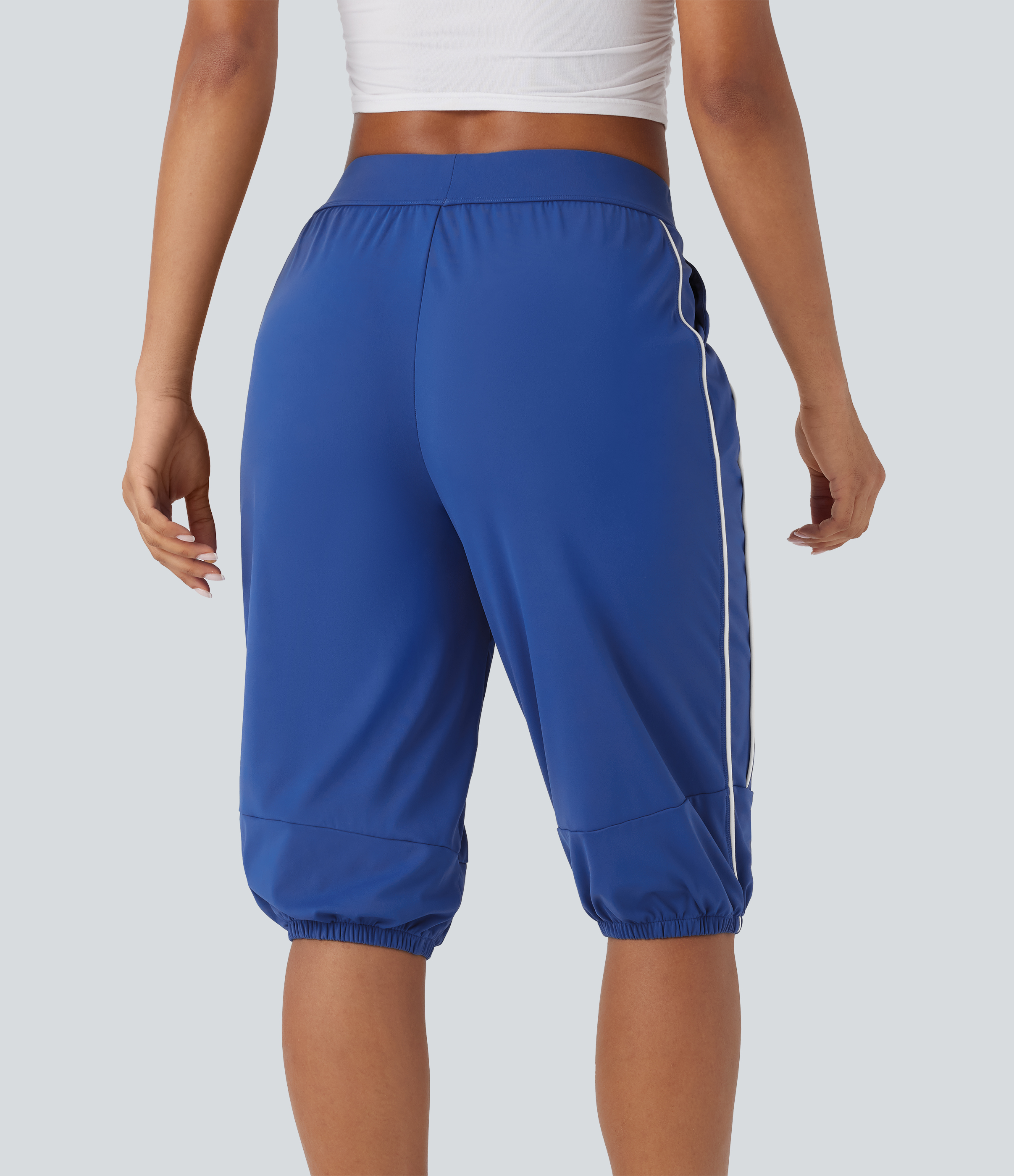 Beaucoup Blue Pantalones deportivos capri Softlyzero™ Airy UPF50+ de tiro medio con cordón, bolsillos laterales y líneas en contraste con tejido fresco al tacto / 2