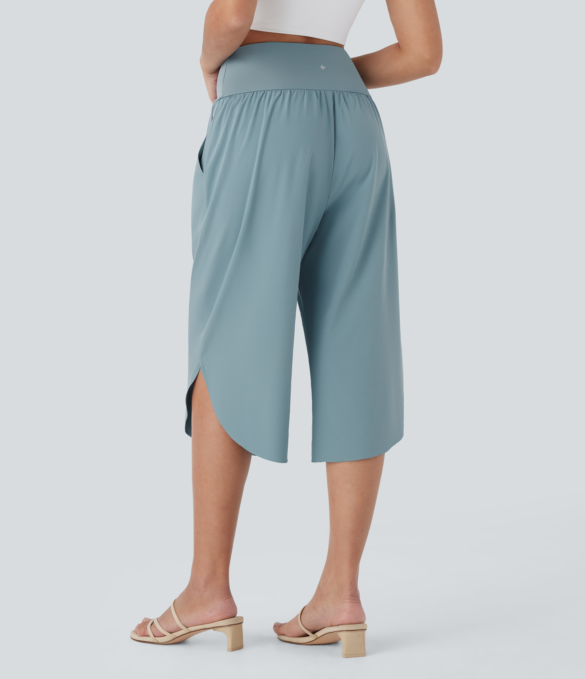 Breezeful™ High Waisted Crossover Pocket Quick Dry Capri Pants