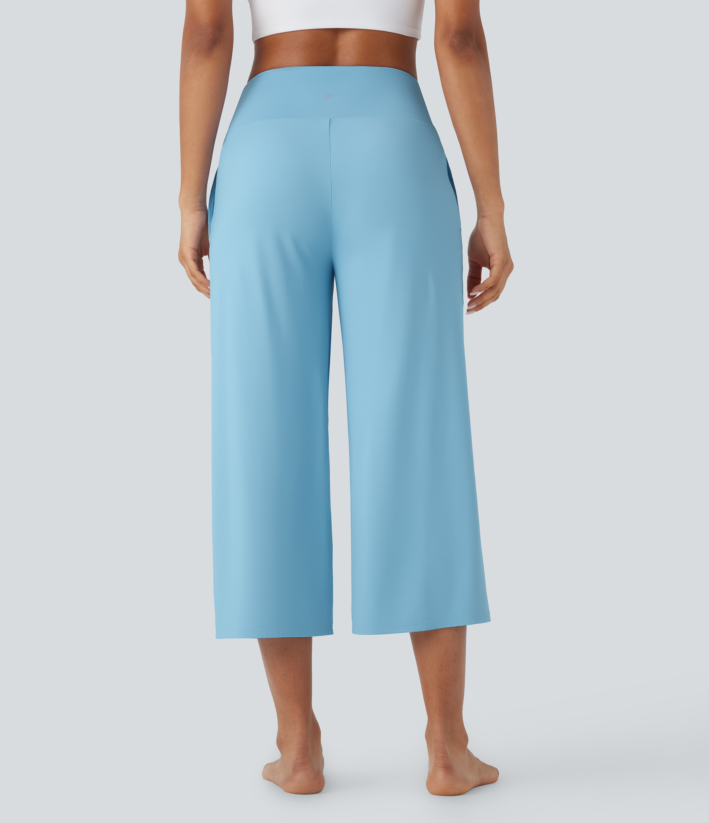 Sky Blue Pantalones capri de yoga UPF 50+ de tiro alto cruzado con bolsillos y tacto fresco / 2
