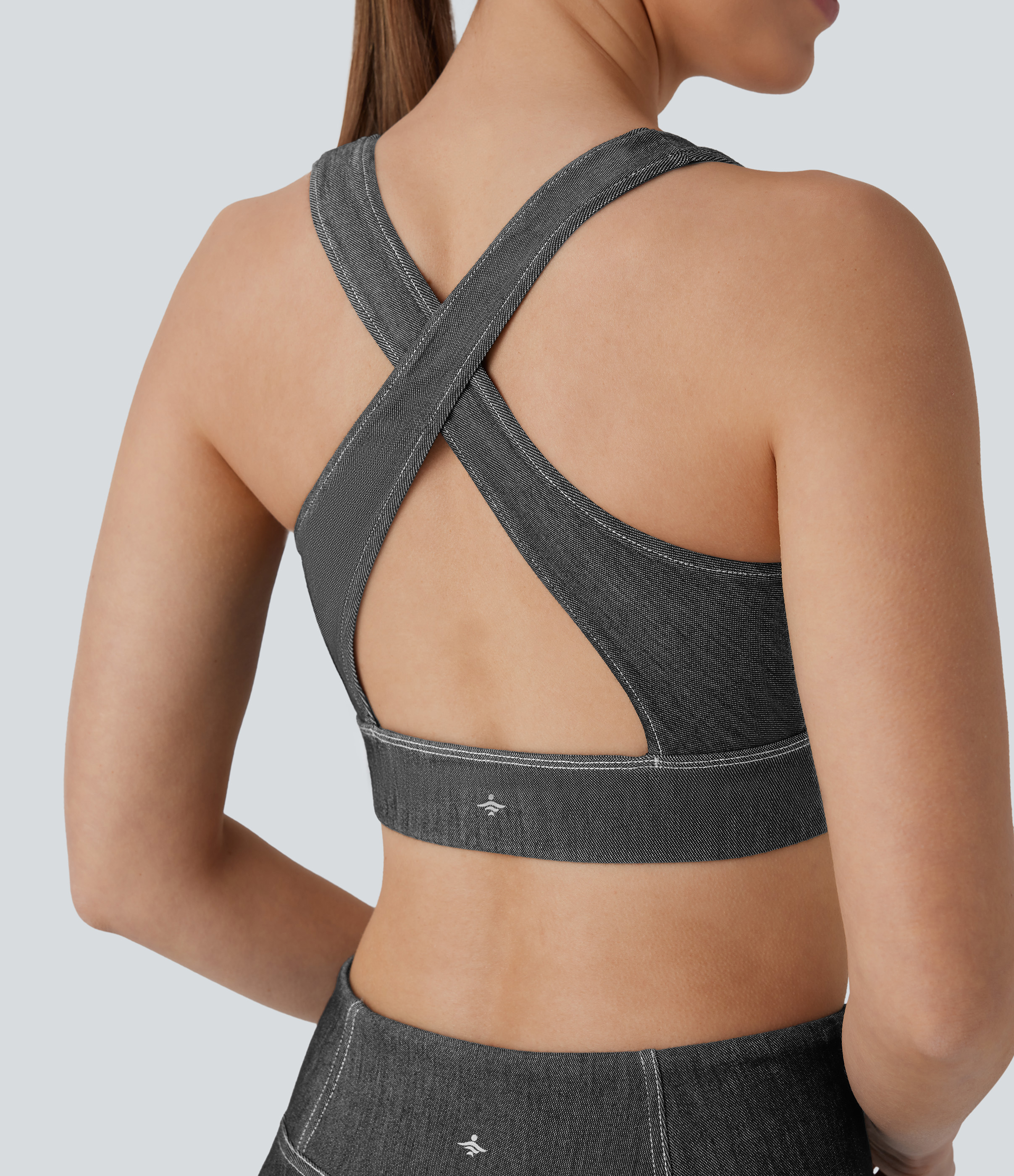 Halara – Halara Flex™ – Gewaschenes, rückenfreies Tennis-Tanktop aus elastischem Strick-Denim mit überkreuzten Trägern und Cool-Touch – Meteorite Black Denim – M