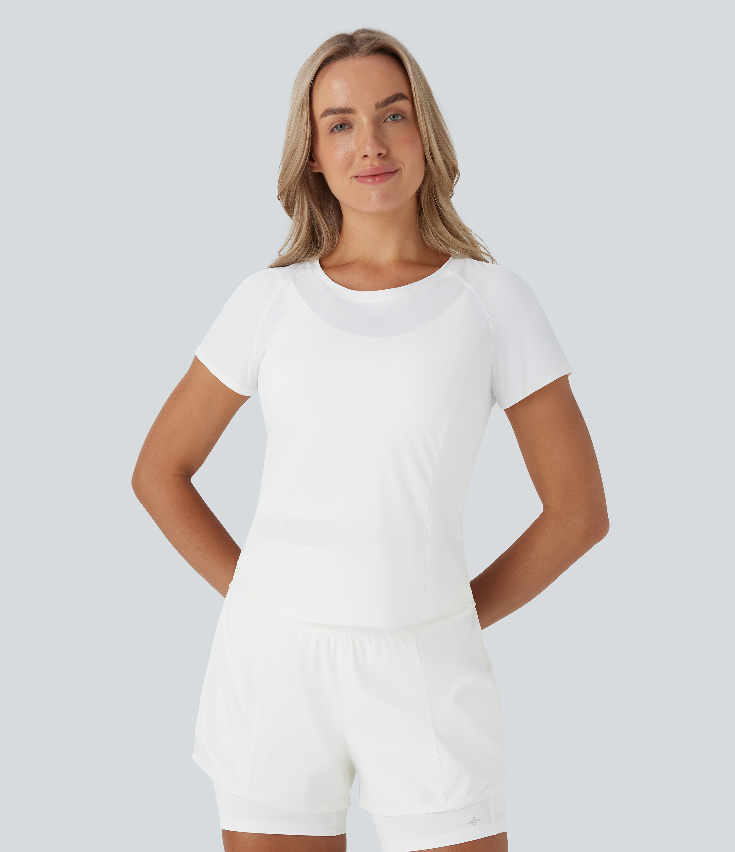 Weiß Reflektierendes Rundhals-Kurzarm-Sporttop mit Kontrastmasche, Ausschnitten und Cool-Touch-Technologie für schnelles Trocknen / 2