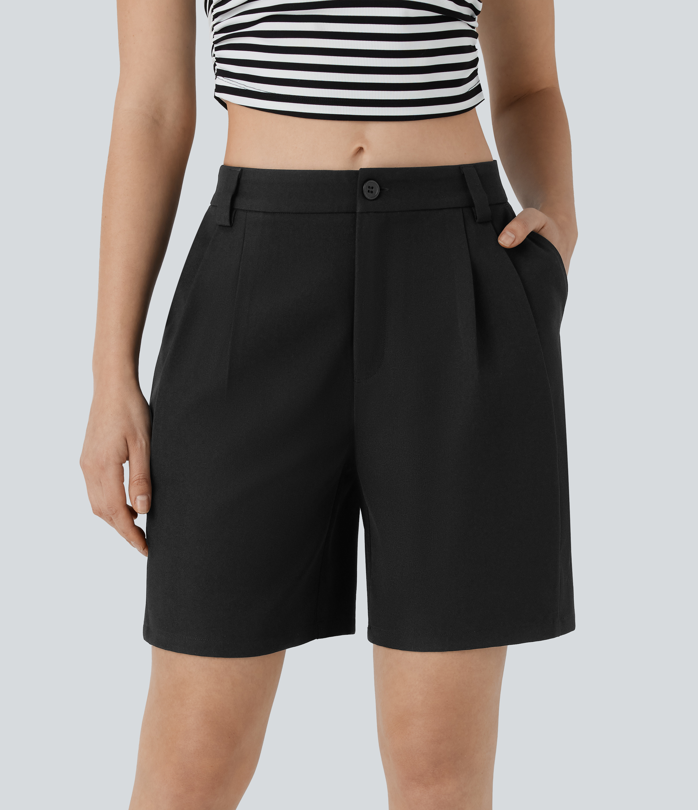 Casual mid-rise Bermuda shorts with button, zip and side pockets