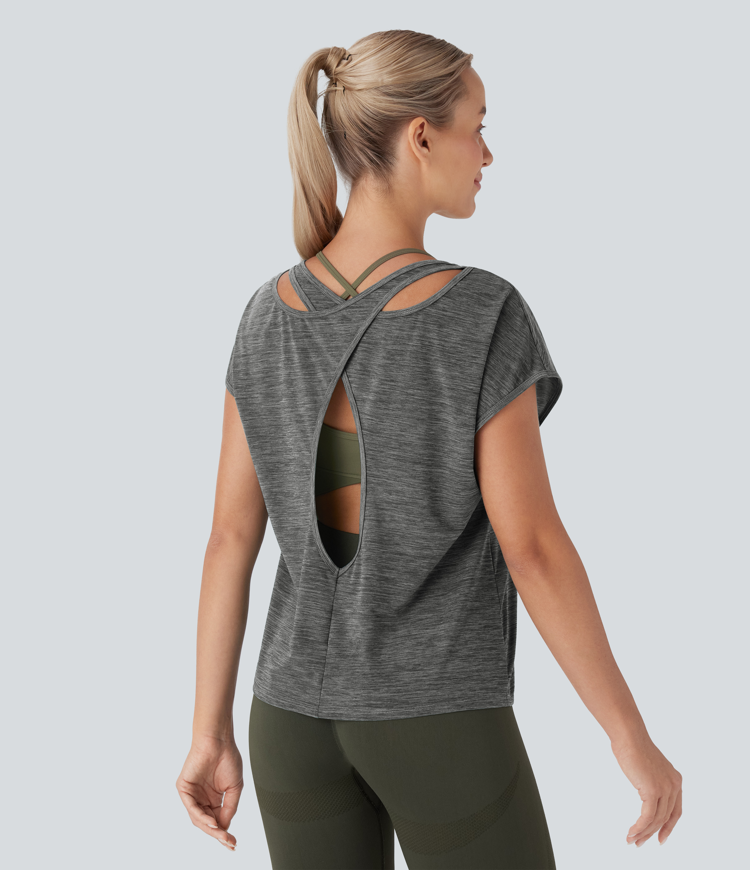 Deep Gray Texture Top deportivo running de manga corta con cuello redondo y espalda con aberturas / 1