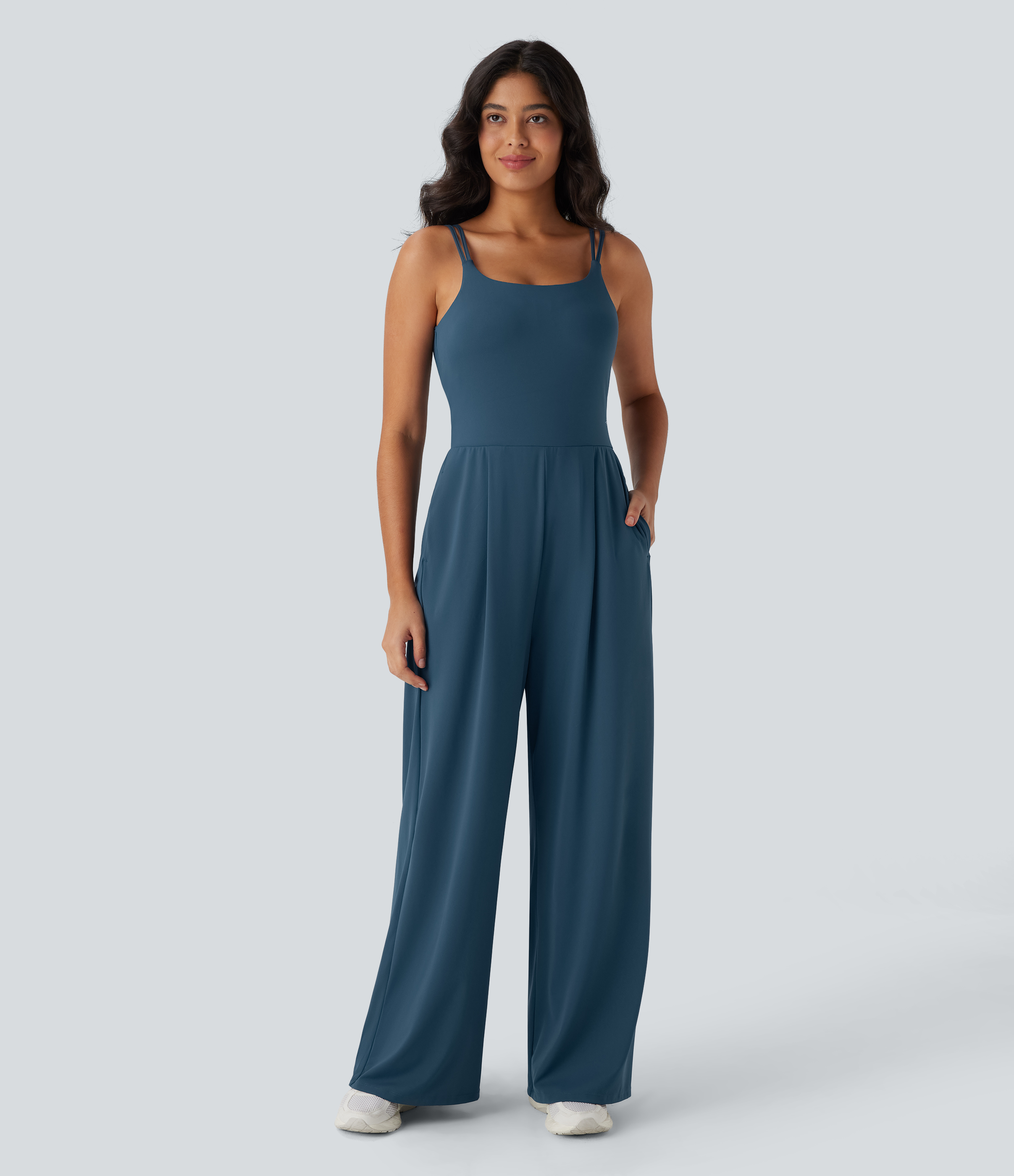 Majolica Blue Mono de yoga Softlyzero™ con doble tirante, espalda descubierta torcida, bolsillos laterales y tacto fresco - Edición Easy Peezy / 2