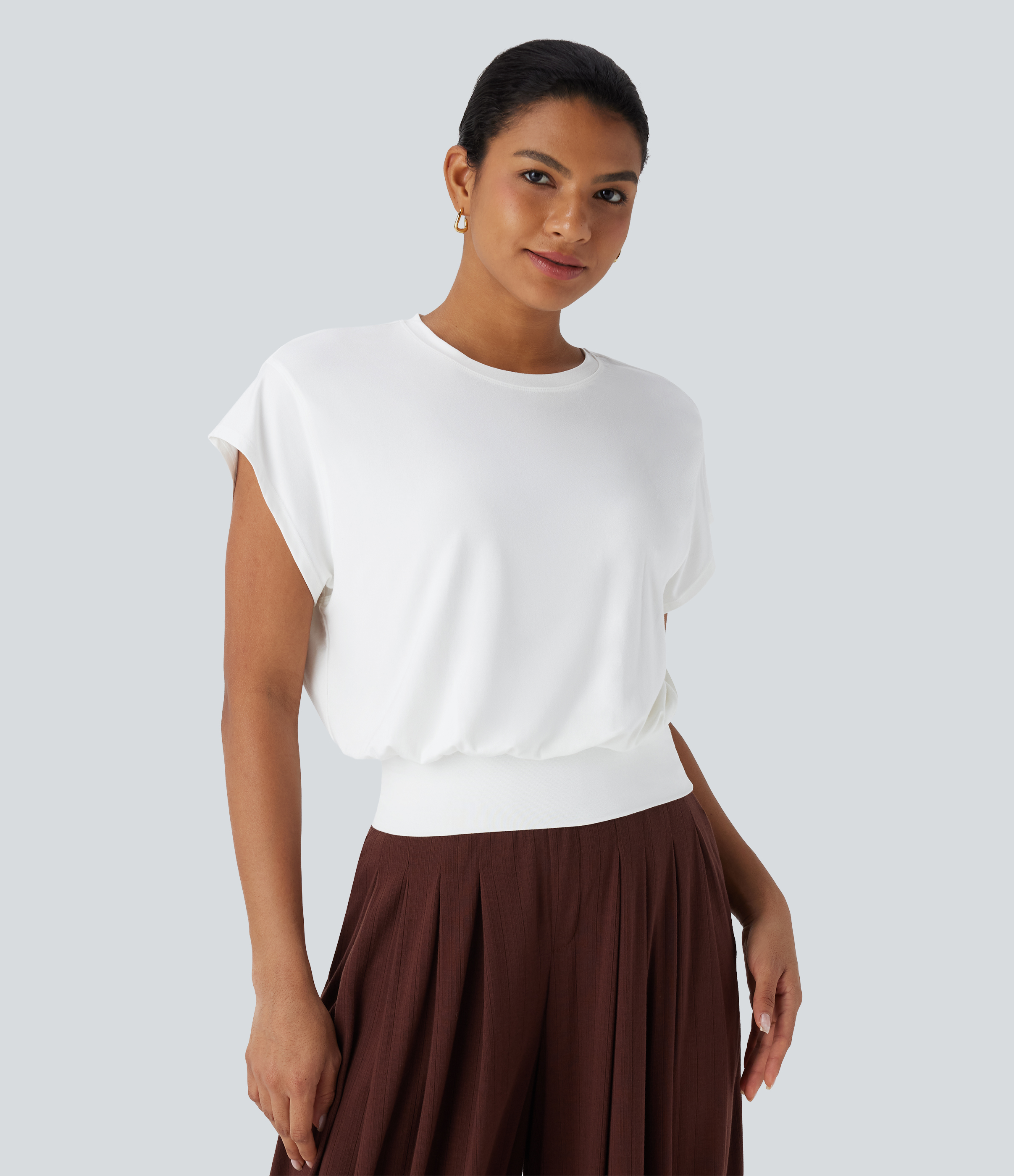 Camiseta de oficina de manga corta de murciélago con cuello redondo