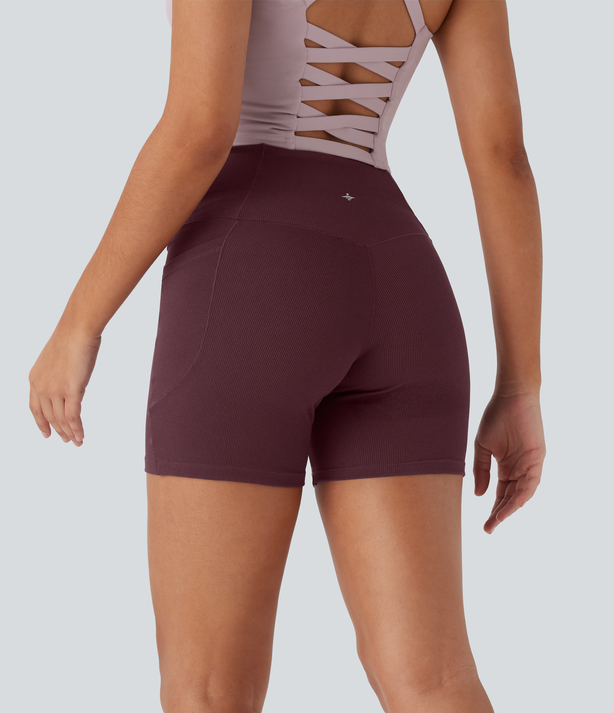 Evening Red Shorts de yoga tipo biker de tiro alto con bolsillos laterales cruzados en tela de gofre de 12,7cm / 2