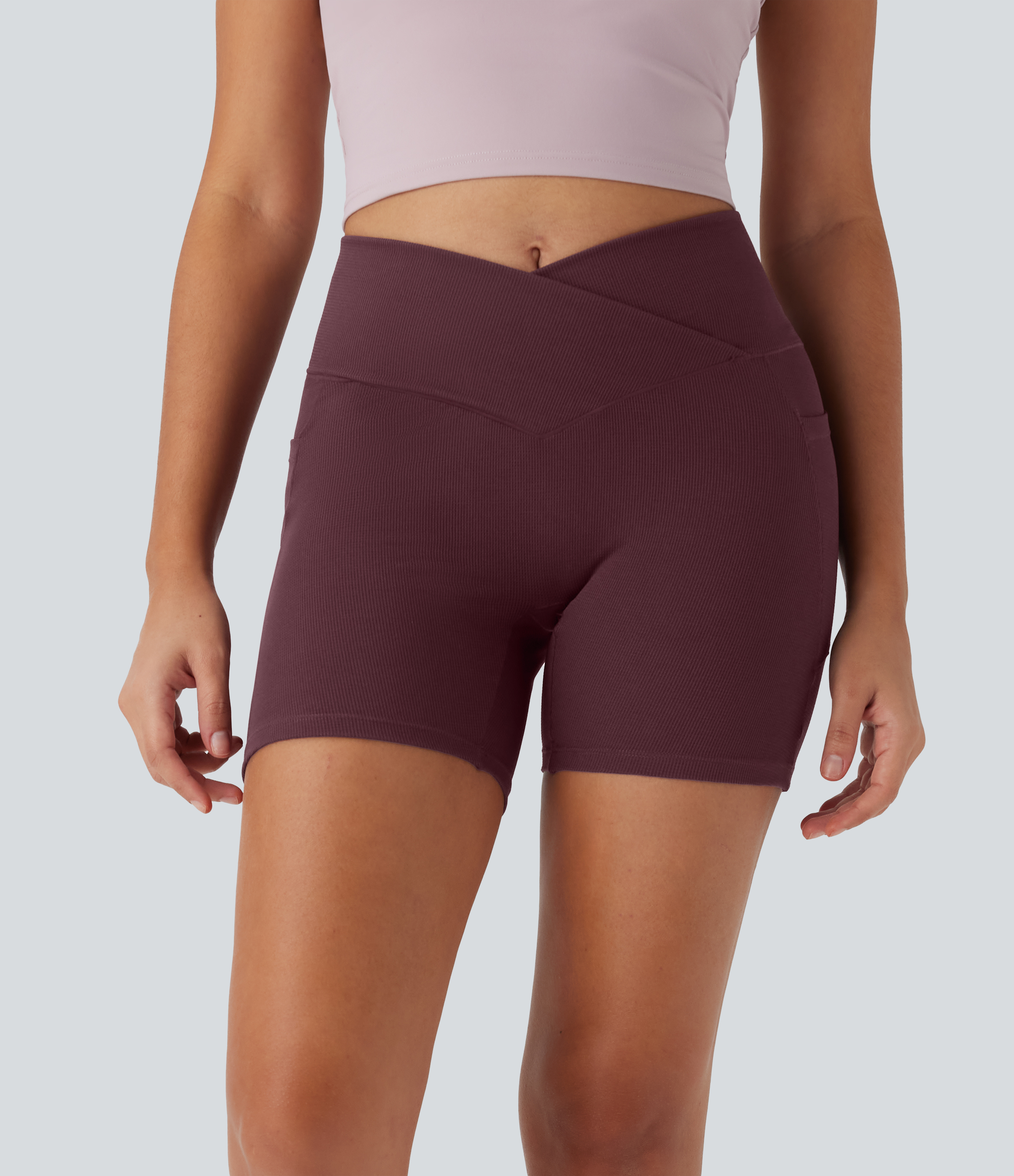 Short de yoga gaufré à taille haute croisée avec poches latérales 12,5 cm