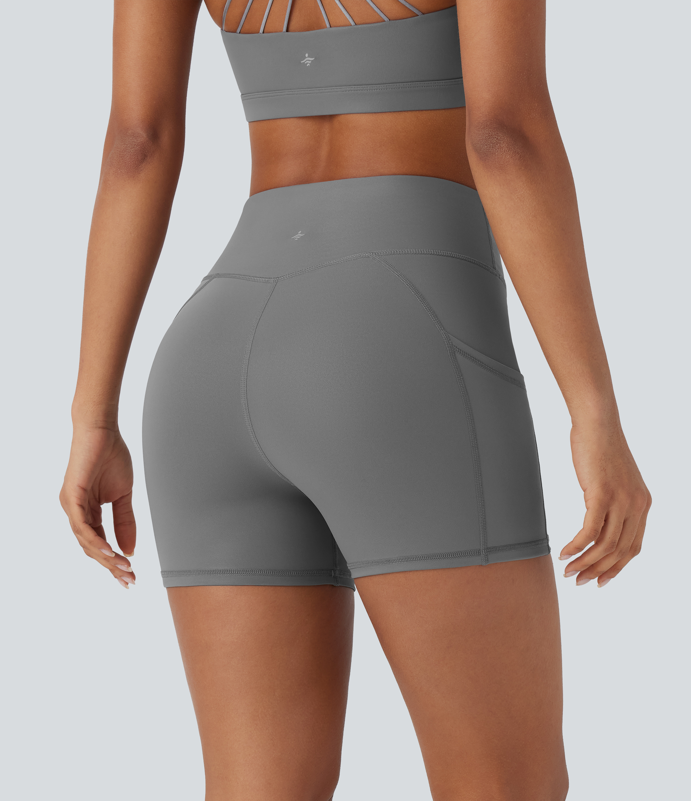 Steel Gray Shorts de yoga de cuero sintético de tiro alto y bolsillos laterales de 10,6cm de longitud / 2