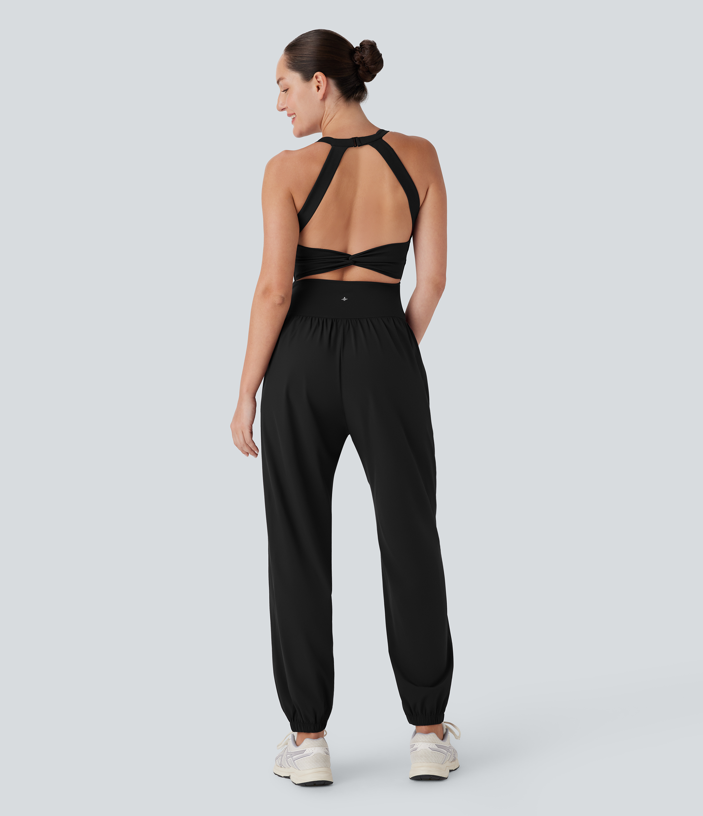 Negro Mono Breezeful™ SoCinched yoga secado rápido bolsillo lateral control abdomen torcido cuello U recortado sin espalda / 2