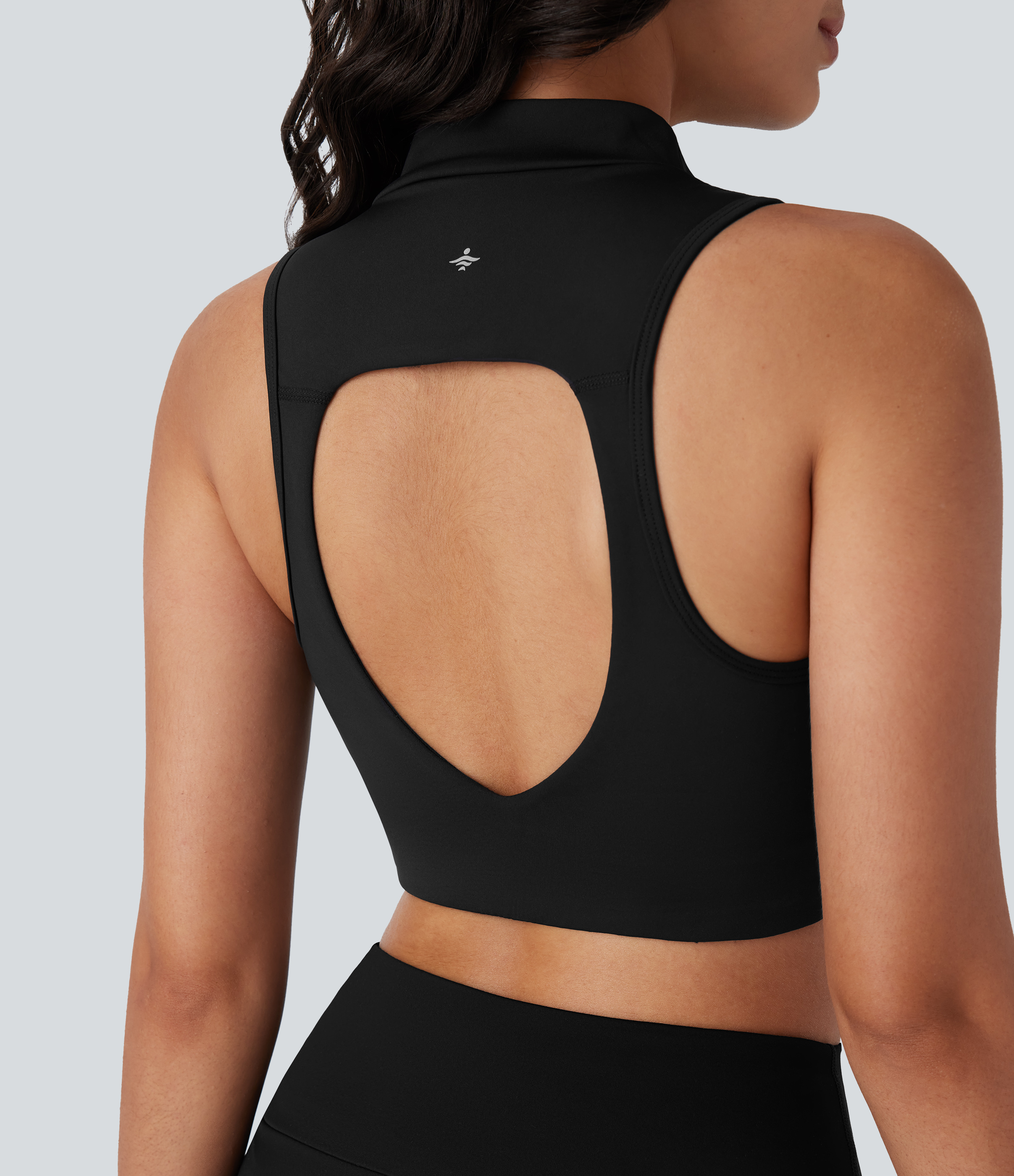Halara – Softlyzero™ QuickDry – Verkürztes, rückenfreies, enganliegendes Tennis-Top mit Stehkragen und Cut-Outs – Schwarz – S