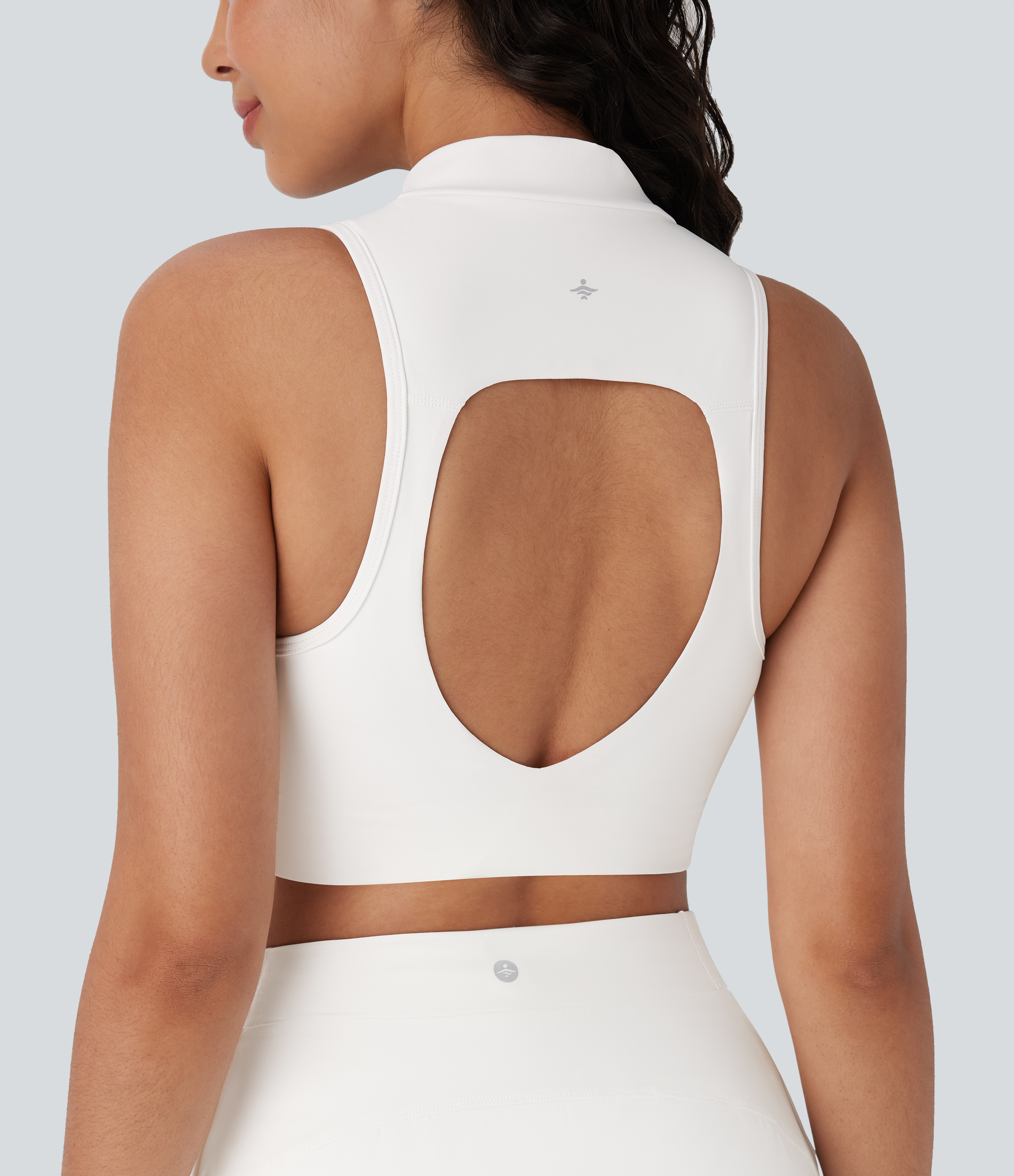 Halara – Softlyzero™ QuickDry – Verkürztes, rückenfreies, enganliegendes Tennis-Top mit Stehkragen und Cut-Outs – Weiß – XL