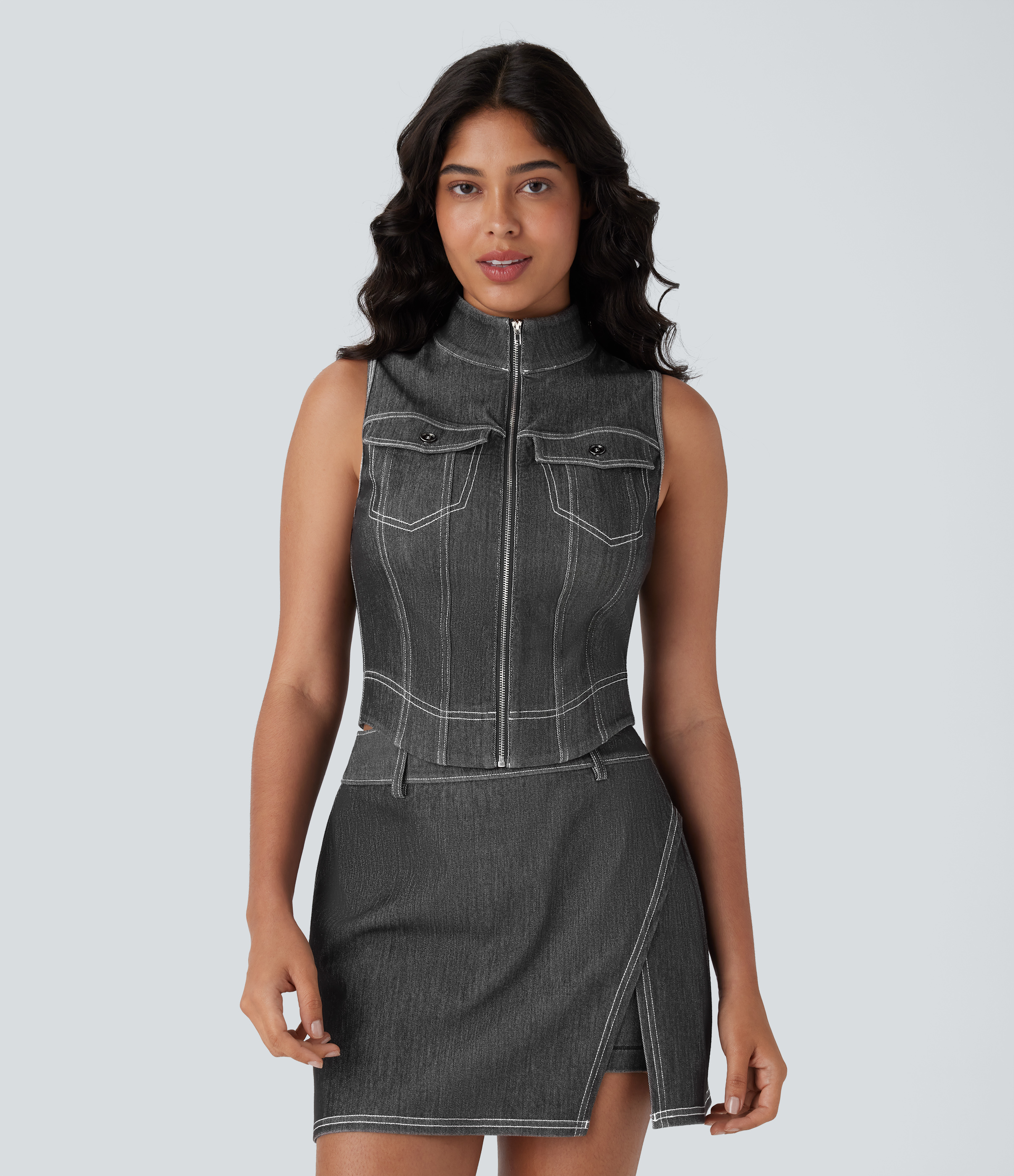 Halara – Halara Flex™ – Gewaschenes Tennis-Tanktop aus elastischem Strick-Denim mit Stehkragen, Reißverschluss und Cool Touch – Meteorite Black Denim – L