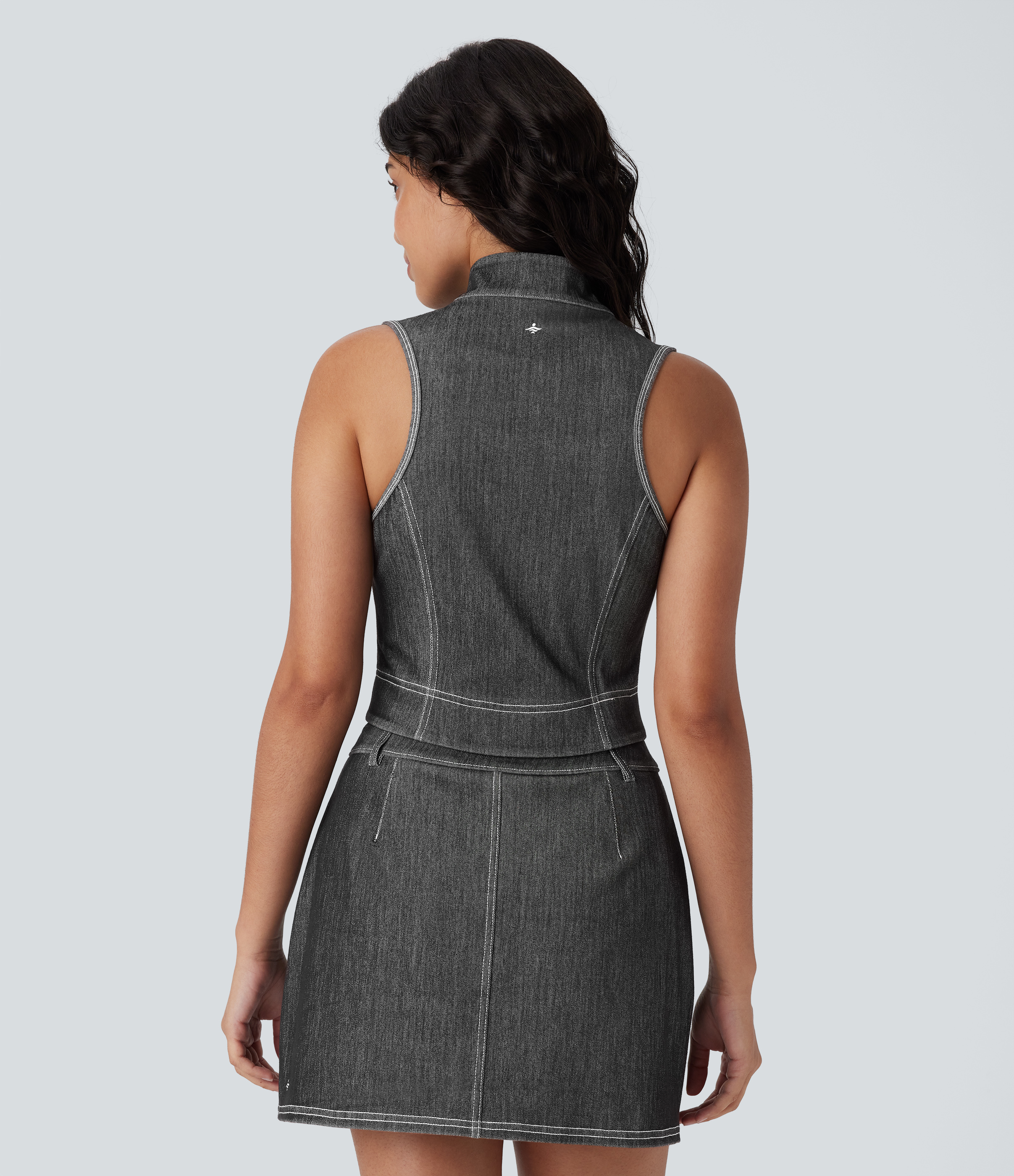 Meteorite Black Denim Halara Flex™ débardeur de tennis à col montant et fermeture éclair, effet Cool Touch, denim lavé / 2