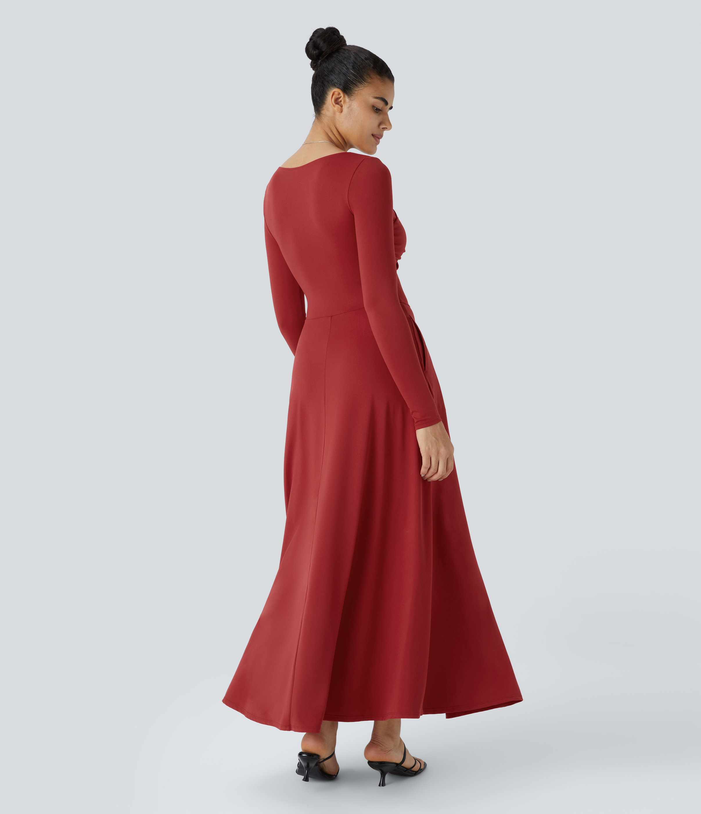 Emboldened Vestido maxi resort fluido cuello corazón manga larga bolsillo lateral retorcido / 2