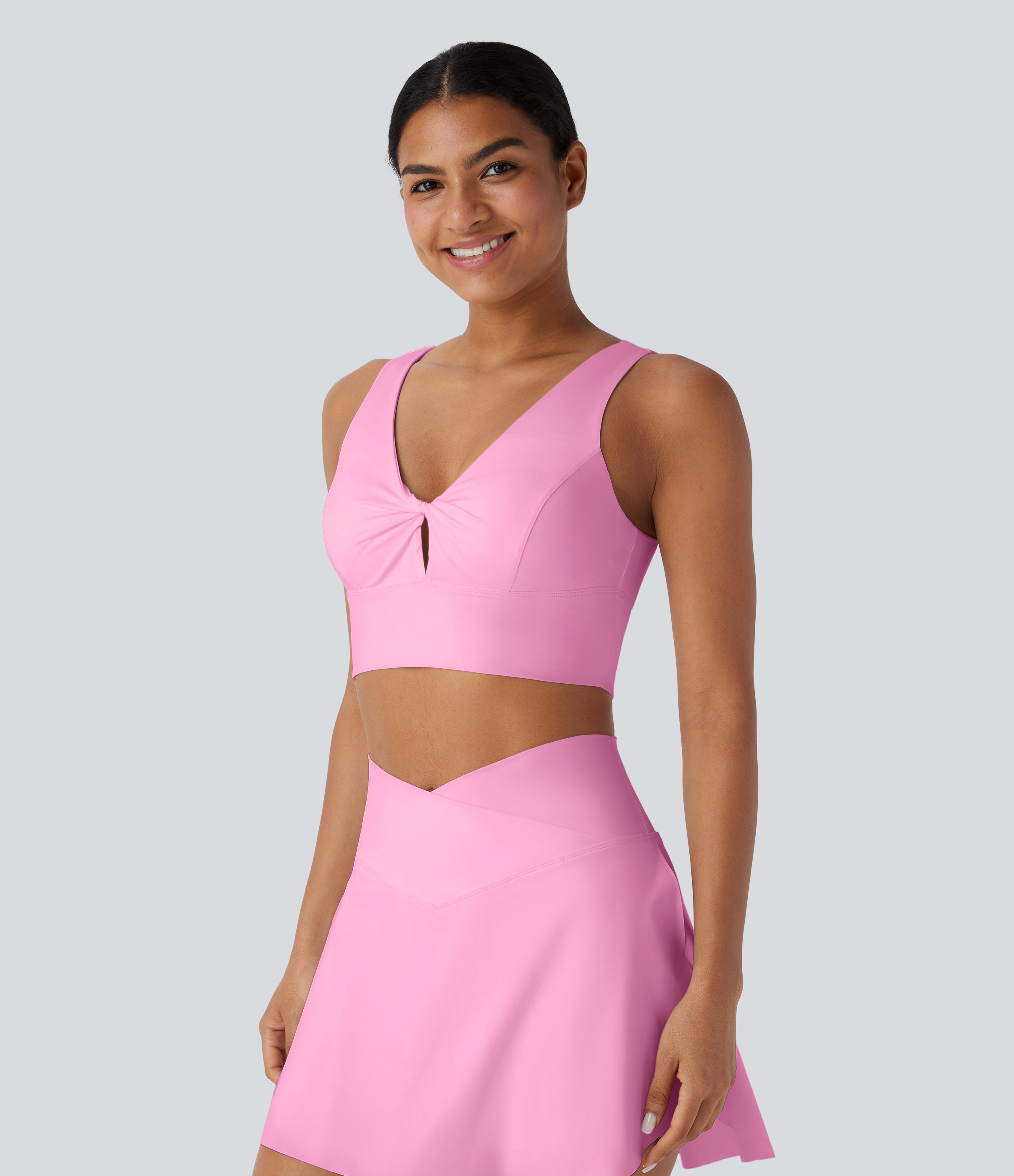 Brassière de sport de villégiature à séchage rapide, col V, design torsadé, découpes et dos nu, maintien léger Toucher Frais
