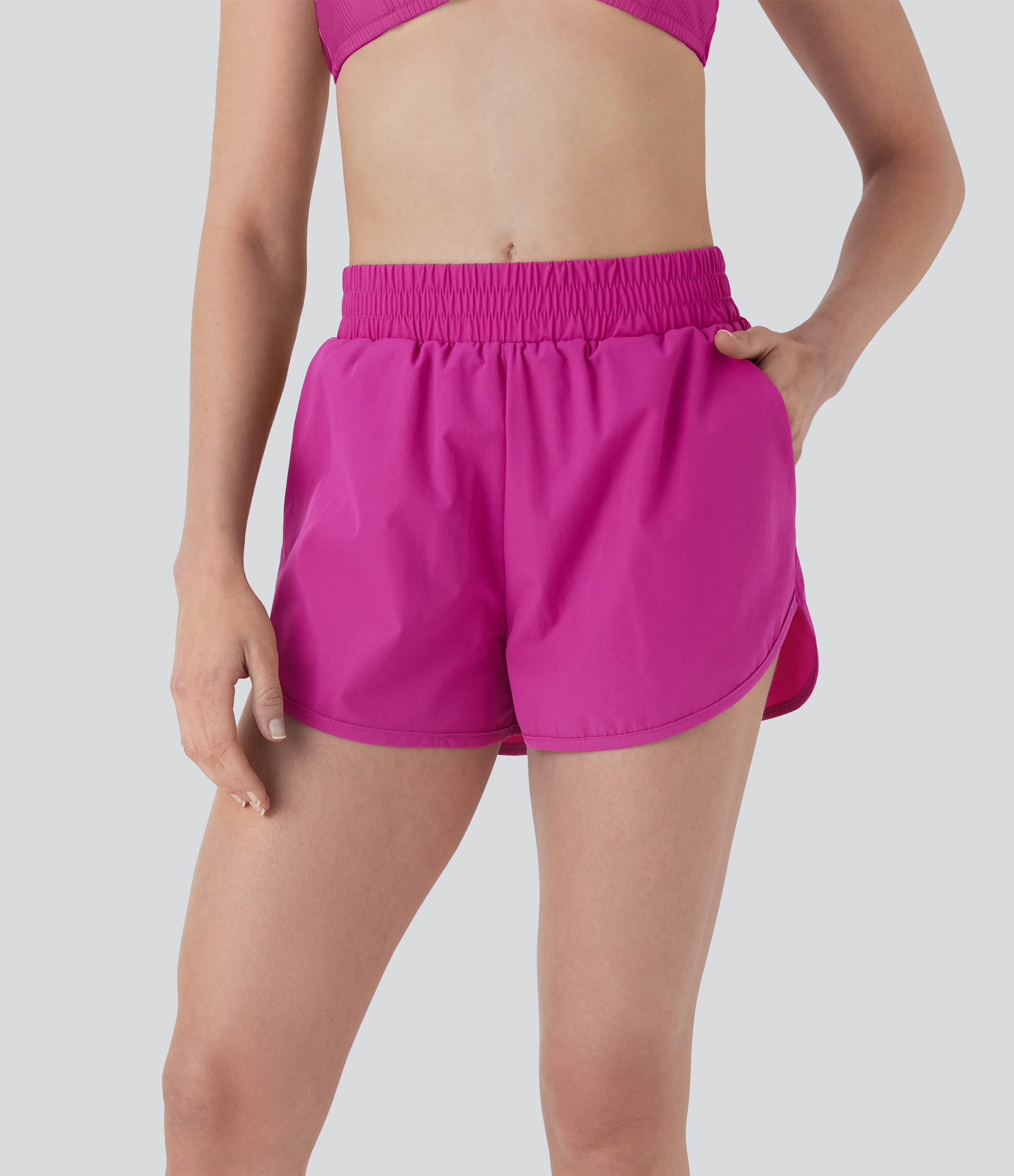 Traje de baño de bikini 2 en 1 de tiro medio con dobladillo curvo, secado rápido y bolsillos laterales