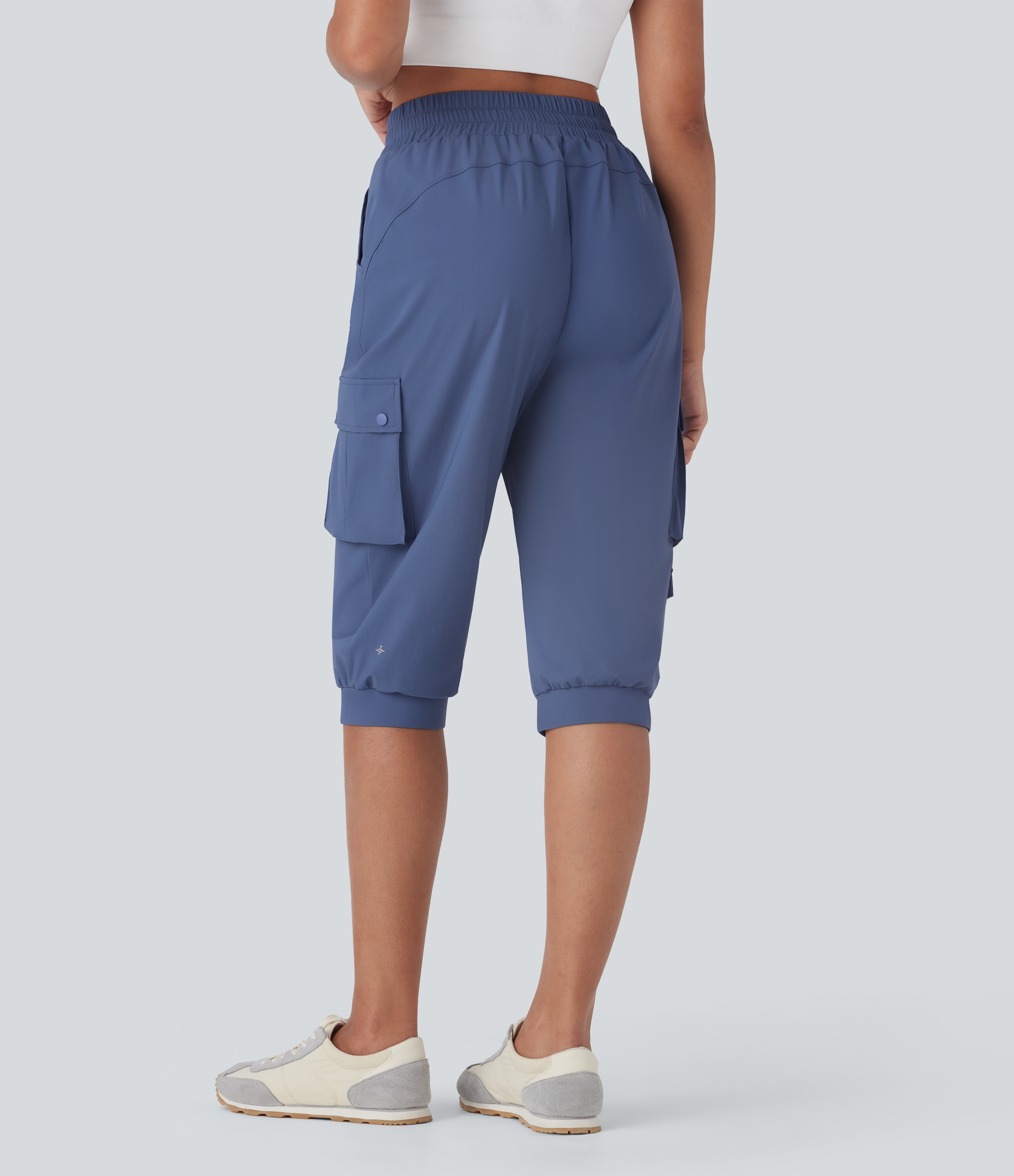 Bijou Blue Pantalones capri cargo de tiro alto con cordón ajustable de secado rápido y bolsillos / 2