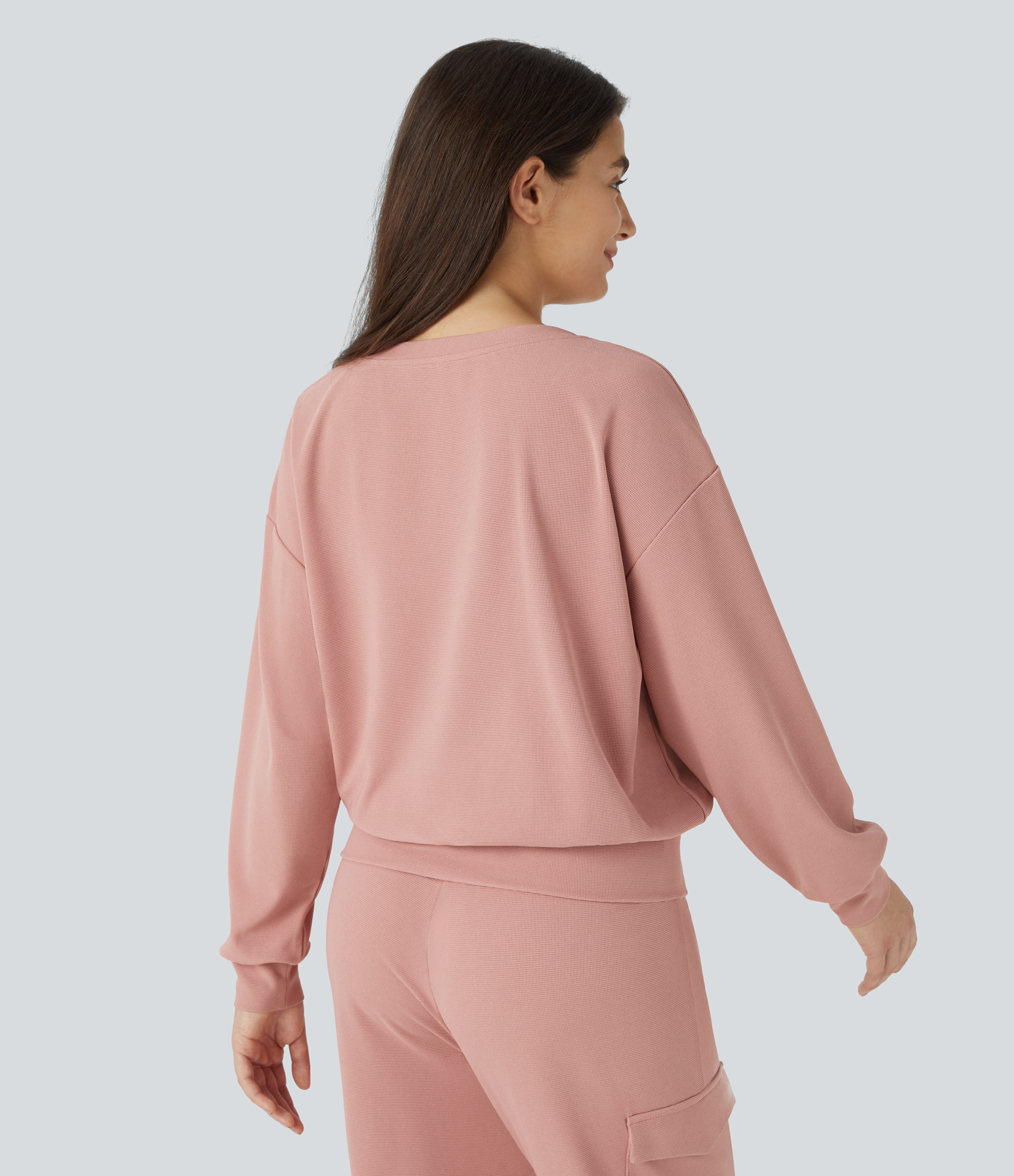 Peach Beige Sweat-shirt décontracté gaufré à col V, épaules tombantes et manches longues / 2