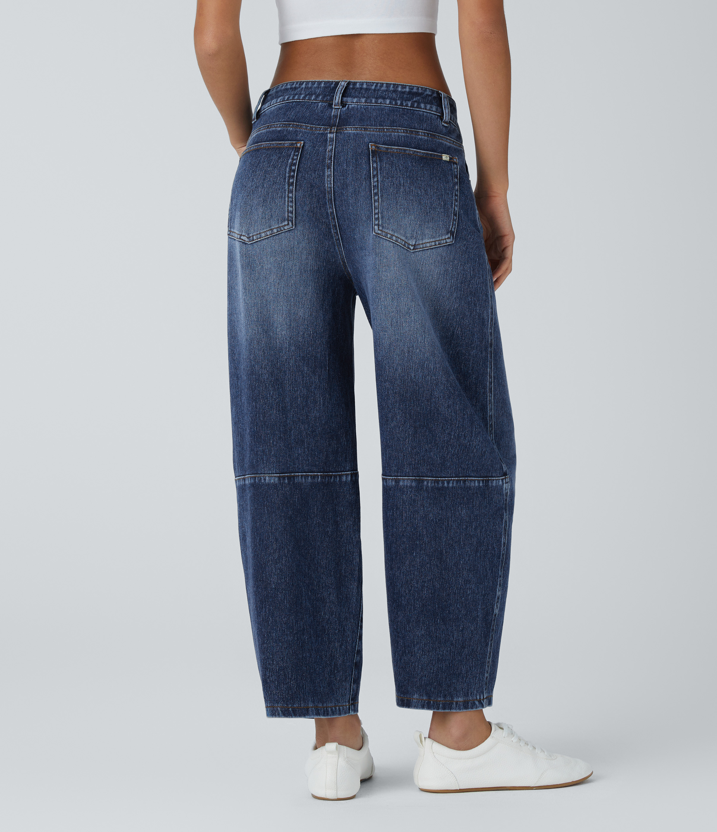 Mist Blue Denim Halara Flex™ jeans décontractés taille basse, poches zippées et jambes en forme de tonneau / 2
