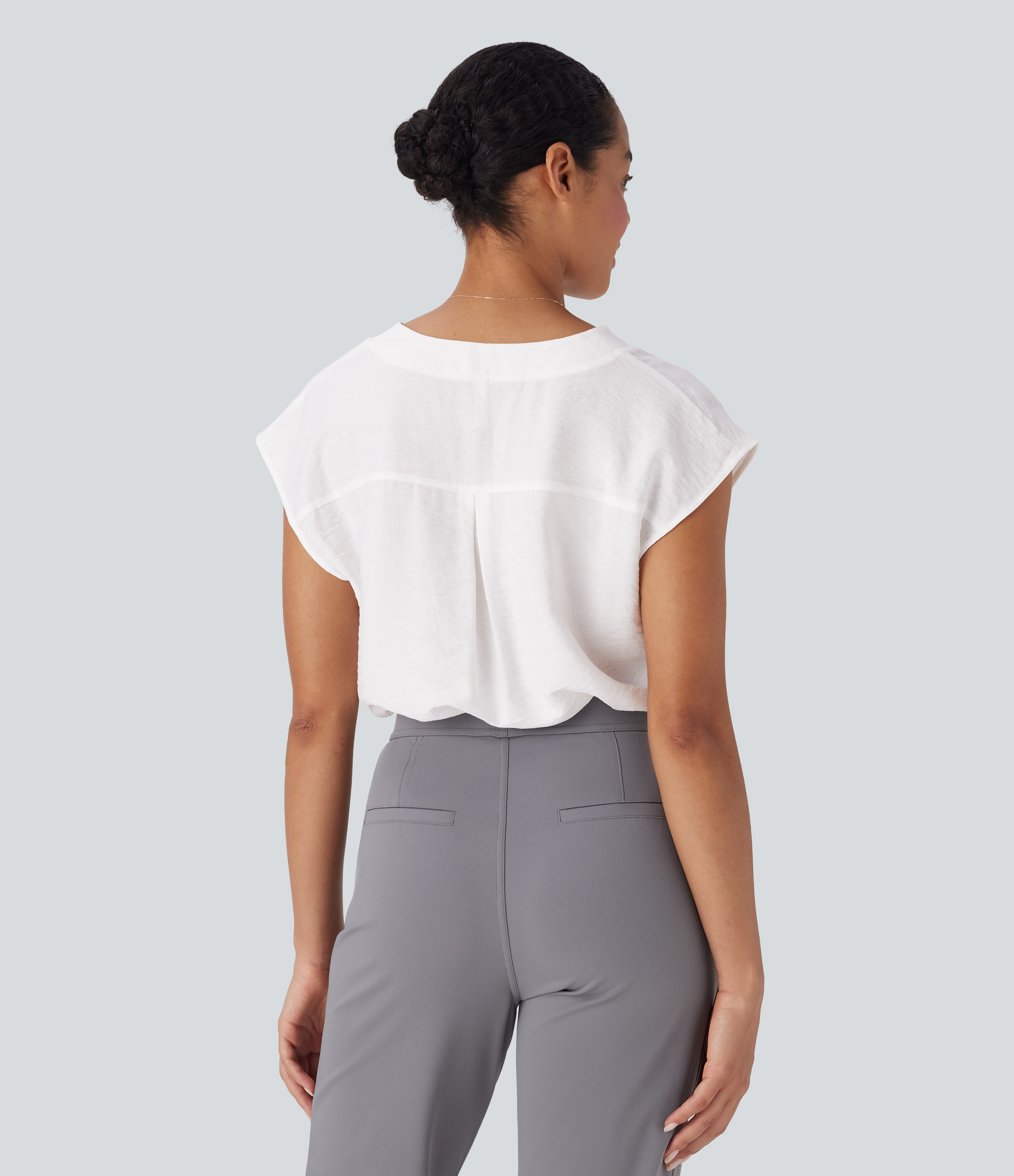 Weiß V-Ausschnitt-Bluse mit Kappärmeln und dekorativen Details / 2