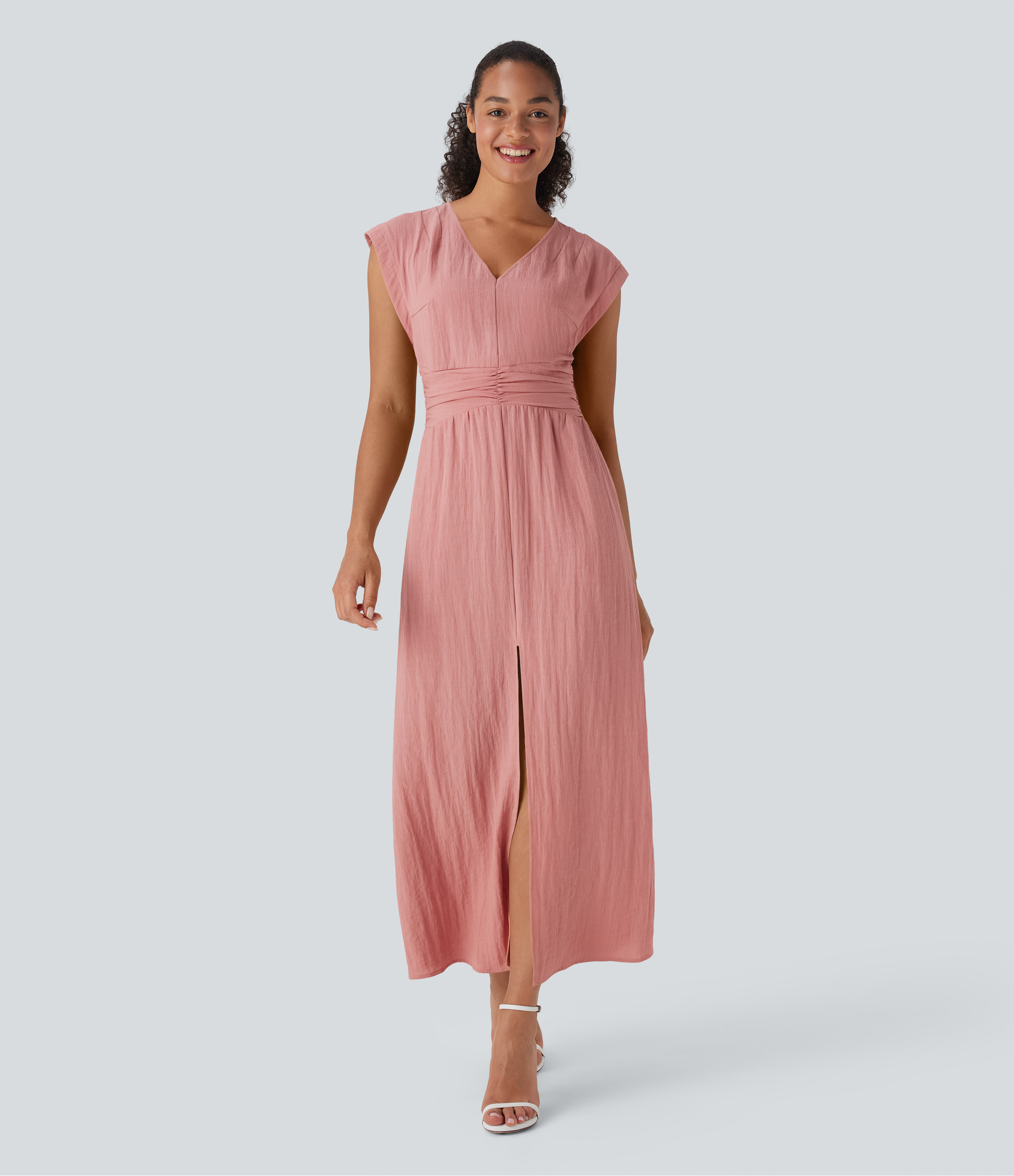 Vestido largo de lino con escote en V profundo de manga corta con fruncido y abertura con bolsillos