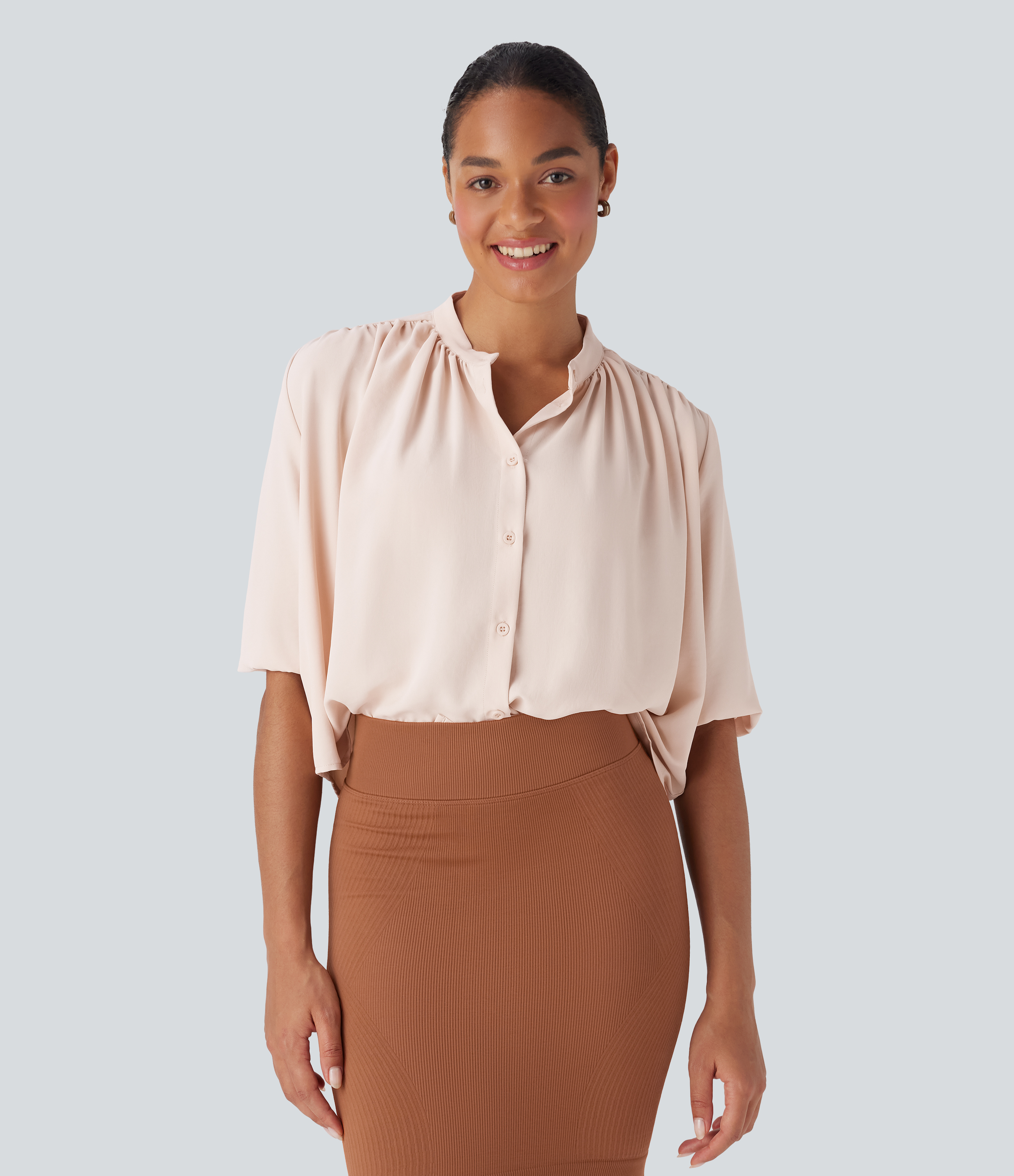 Blusa de cuello redondo, manga corta y dobladillo curvo con textura de lino