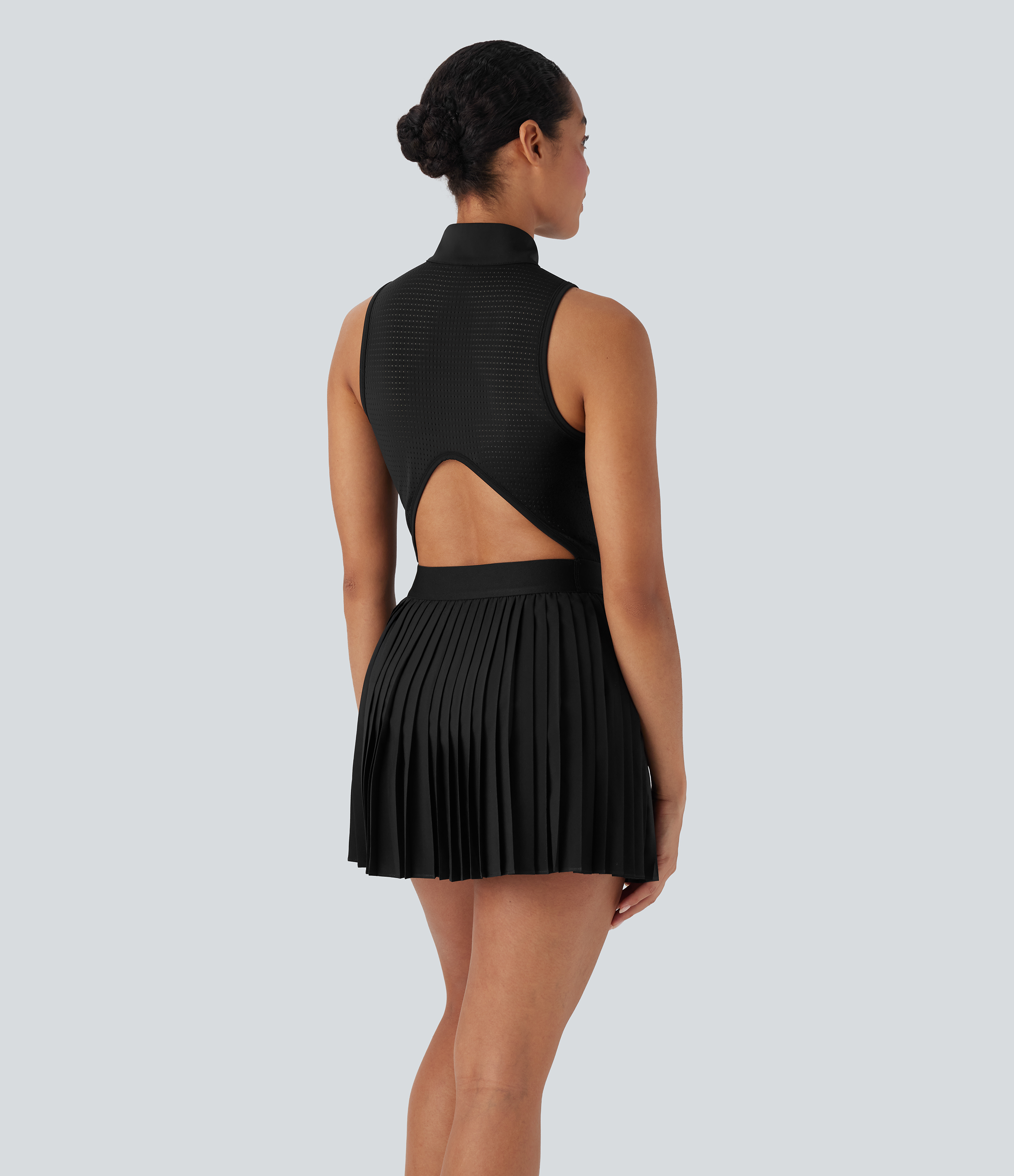 Halara – Breezeful™ Ärmelloses, ausgeschnittenes 2-in-1-Plissee-Mini-Tennis-Aktivkleid mit Seitentaschen – Schwarz – S