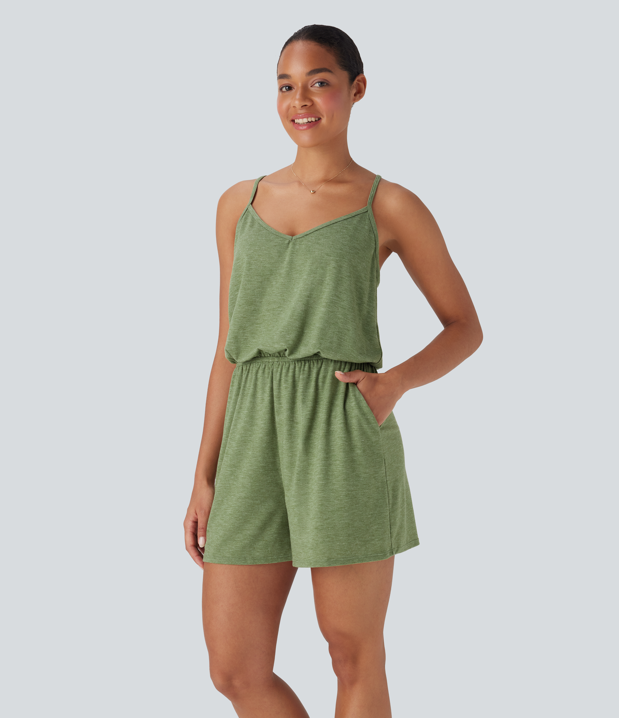 Urlaubs-Jumpsuit mit Seitentaschen, verstellbaren Trägern und weitem Bein